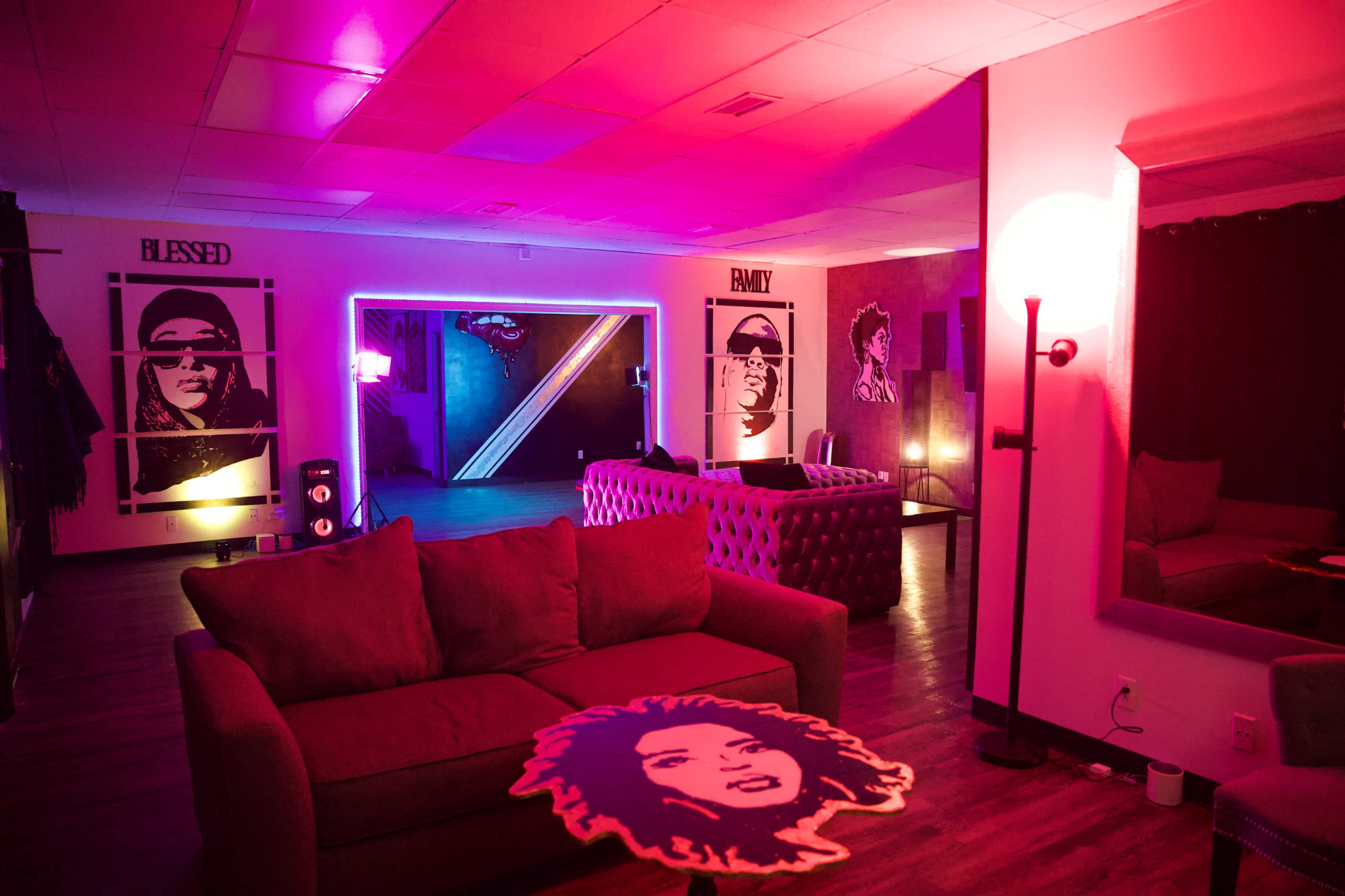 Luxury Art Studio Image in Sand Ridge, Homewood, AL