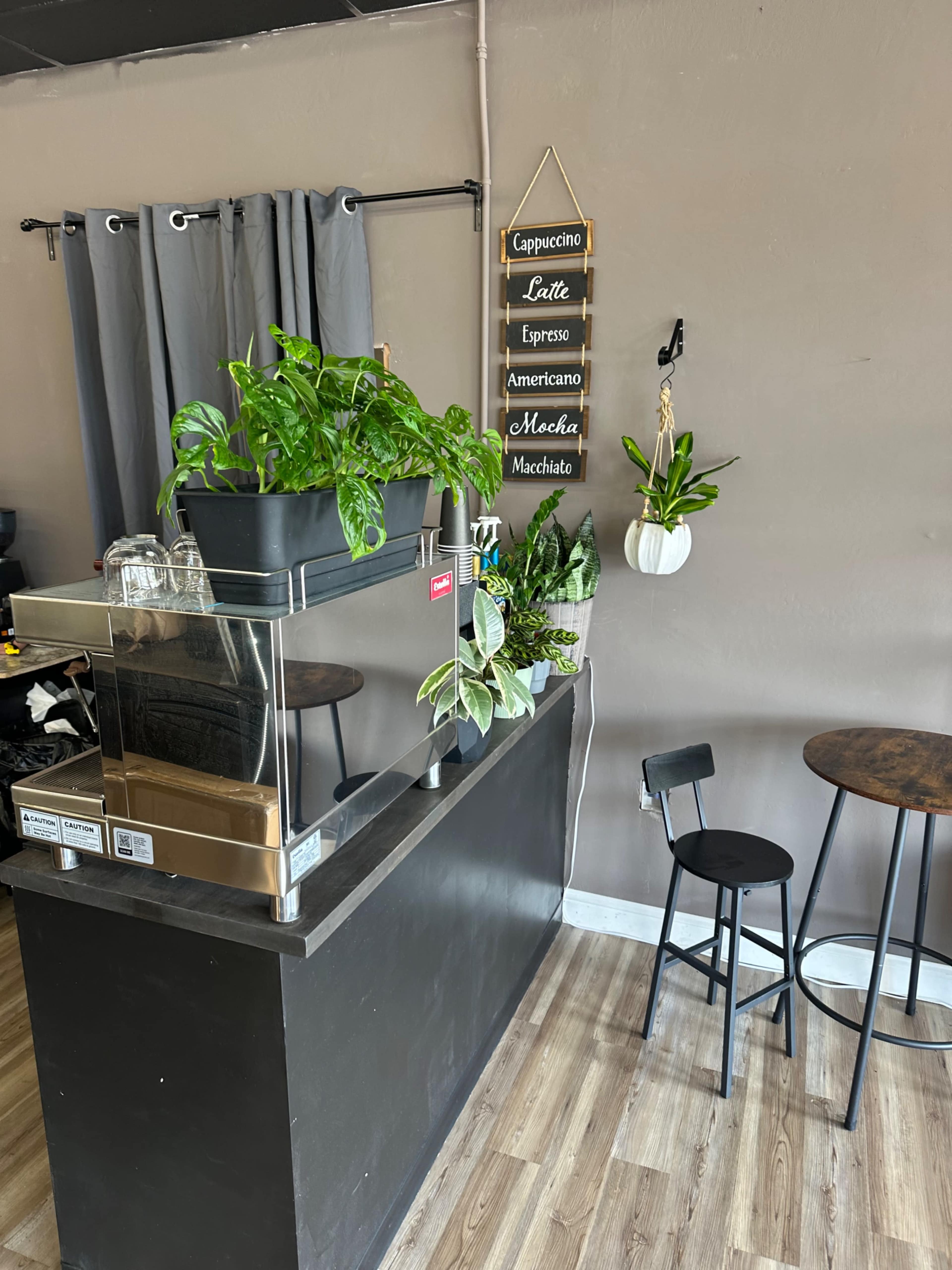Modern Indoor-Outdoor Café Lounge in Sacramento – Perfect for Events & Pop-Ups Image in Woodbine, Sacramento, CA