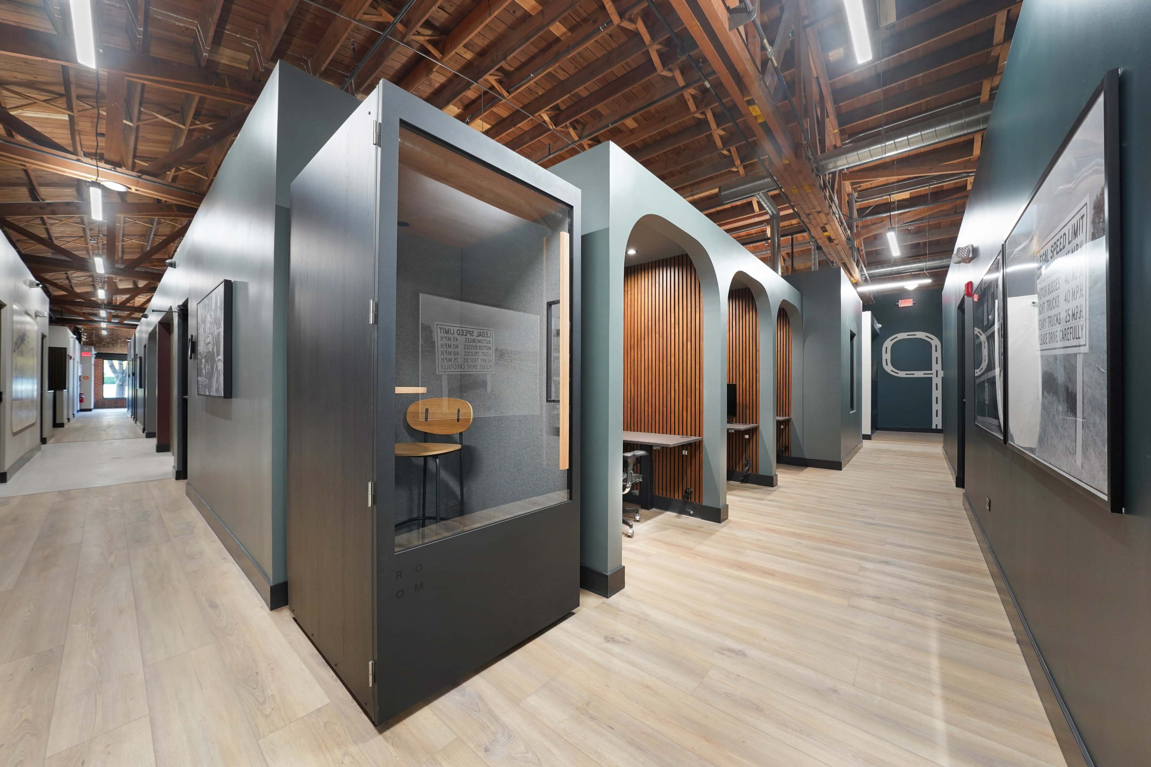 SPACIOUS FLEXIBLE COLLAB ROOM in the heart of Lake County Image in Libertyville Township, Libertyville, IL