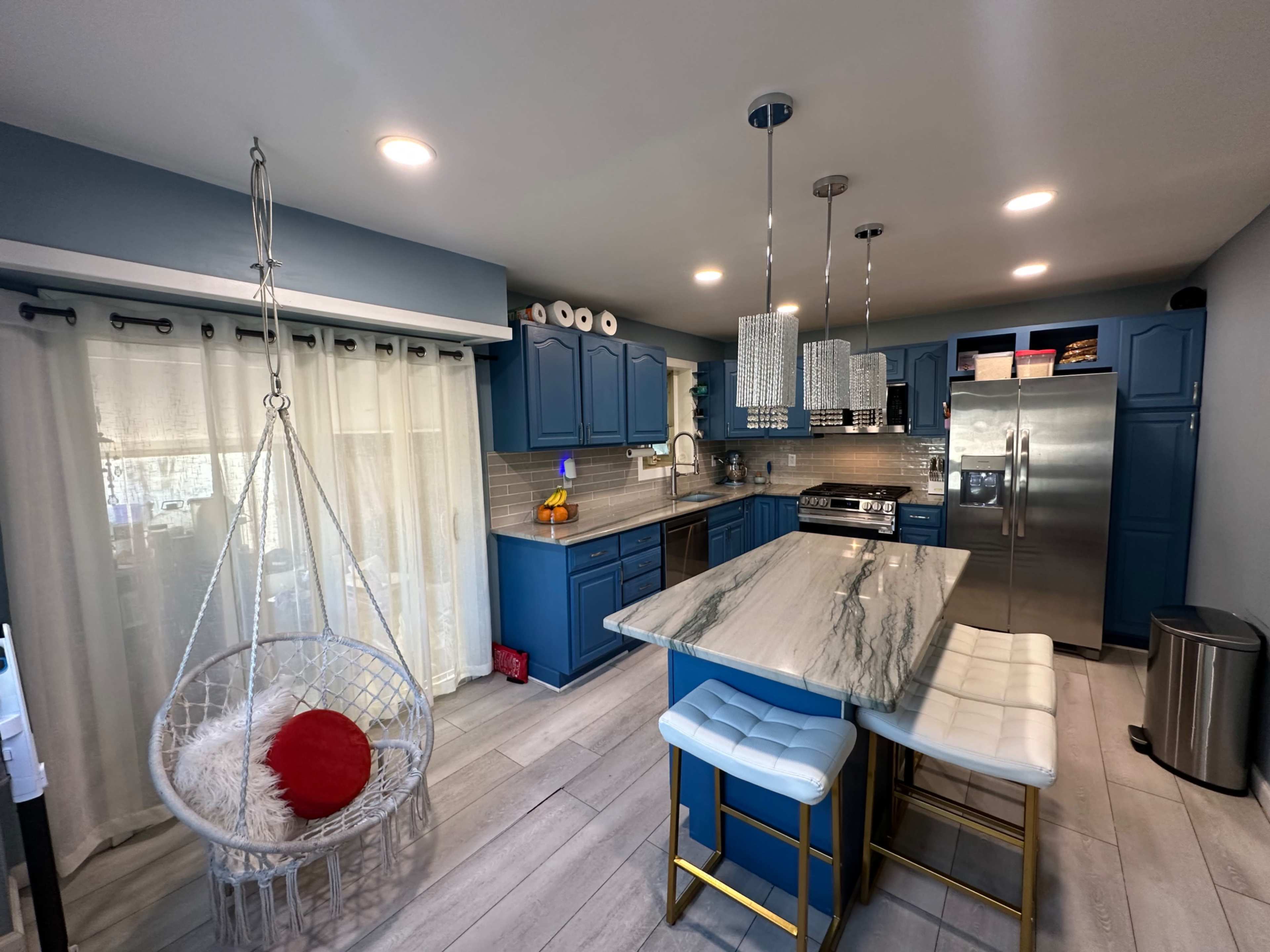 Modern Indoor-Outdoor Retreat with Gourmet Kitchen, Sunroom & Backyard Oasis Image in Riverside, Riverside, NJ