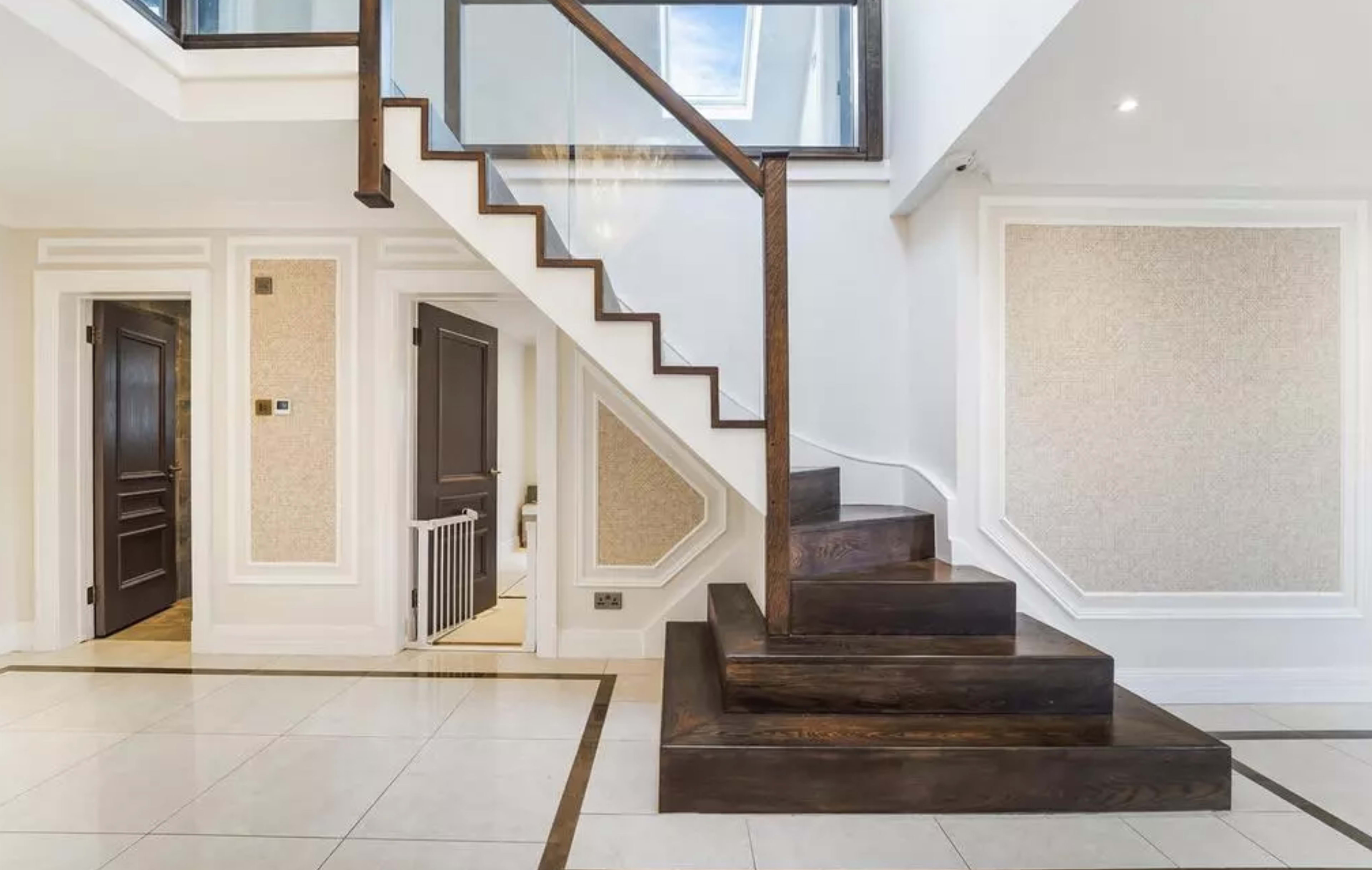 Modern, Light, Open Plan House with Designer Kitchen Image in Banstead, Banstead, ENG