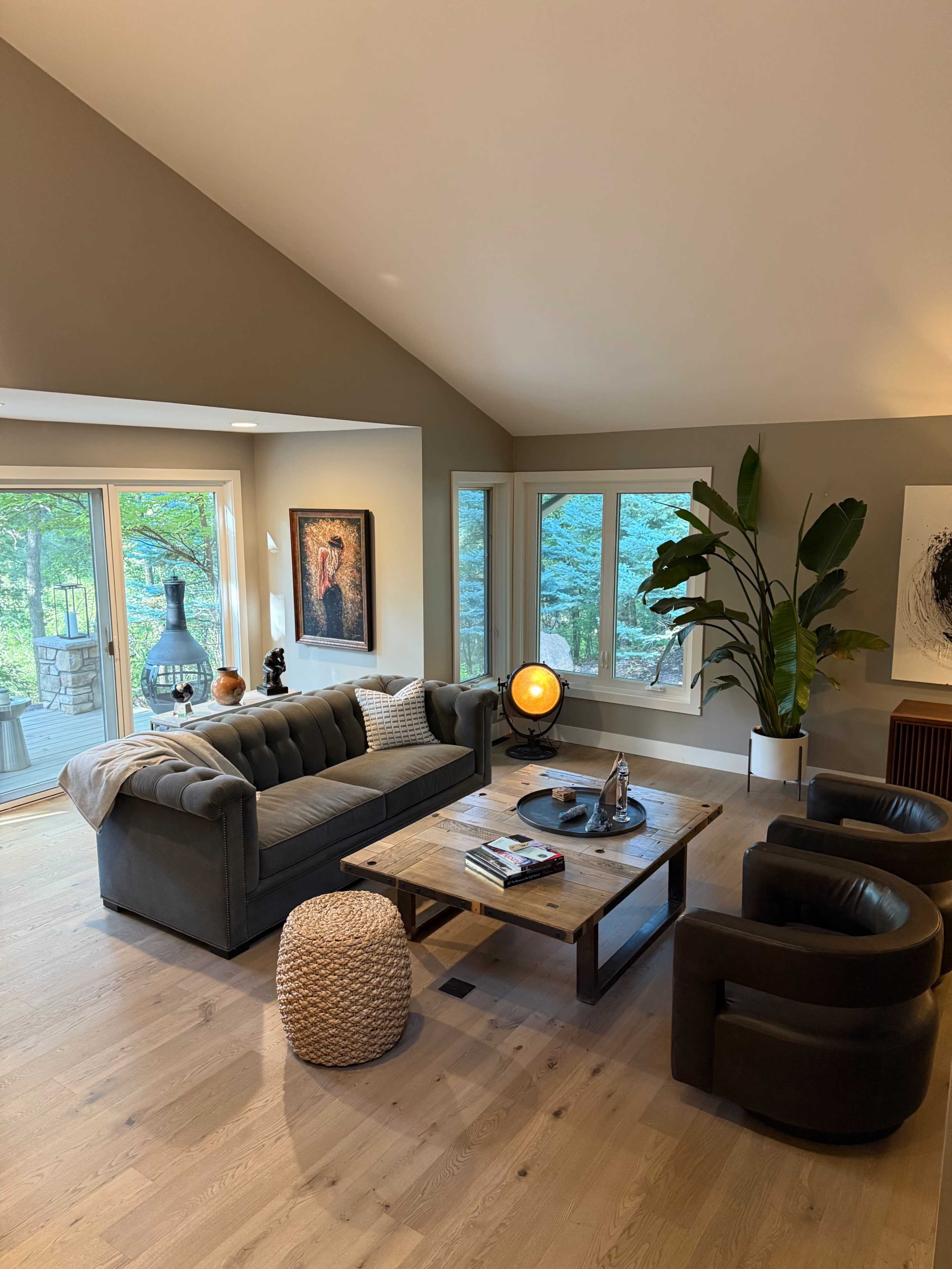 Large Mid-Century Modern home on acreage Image in Lakeville, Lakeville, MN