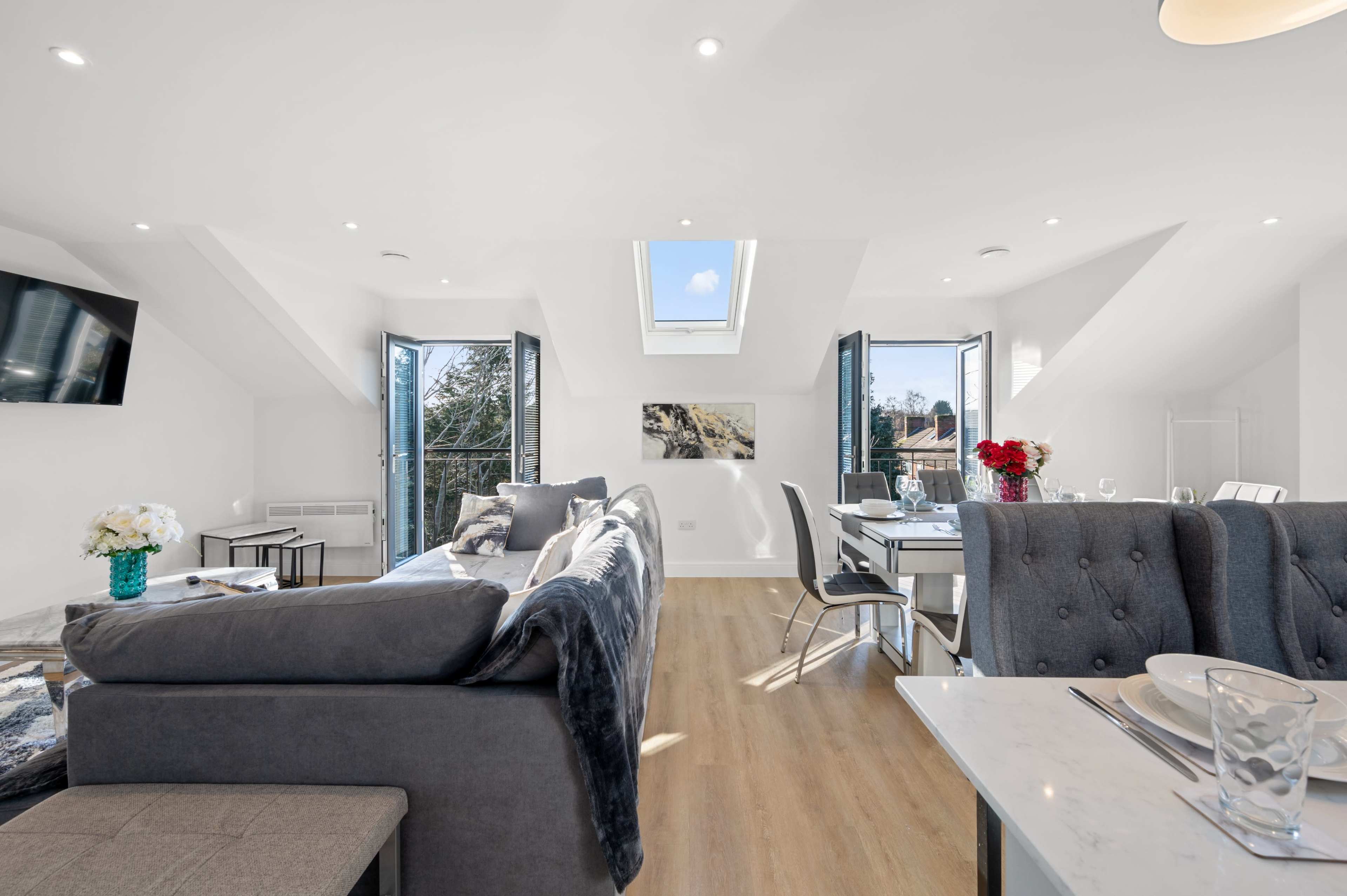 Penthouse with beautiful aesthetic views and amenities Image in Northern Moor, Wythenshawe, ENG
