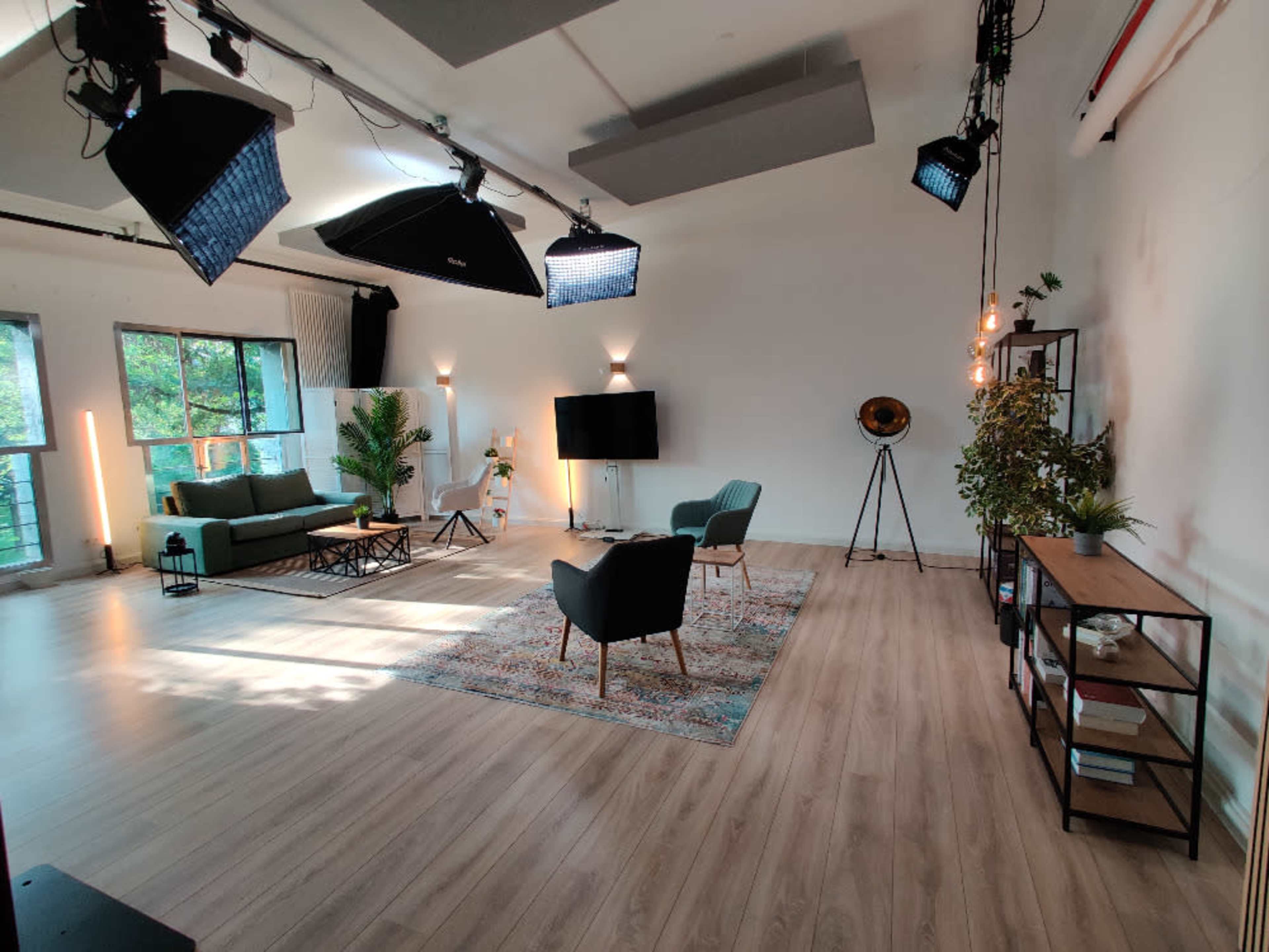 Studio Requisite - Studio Szene