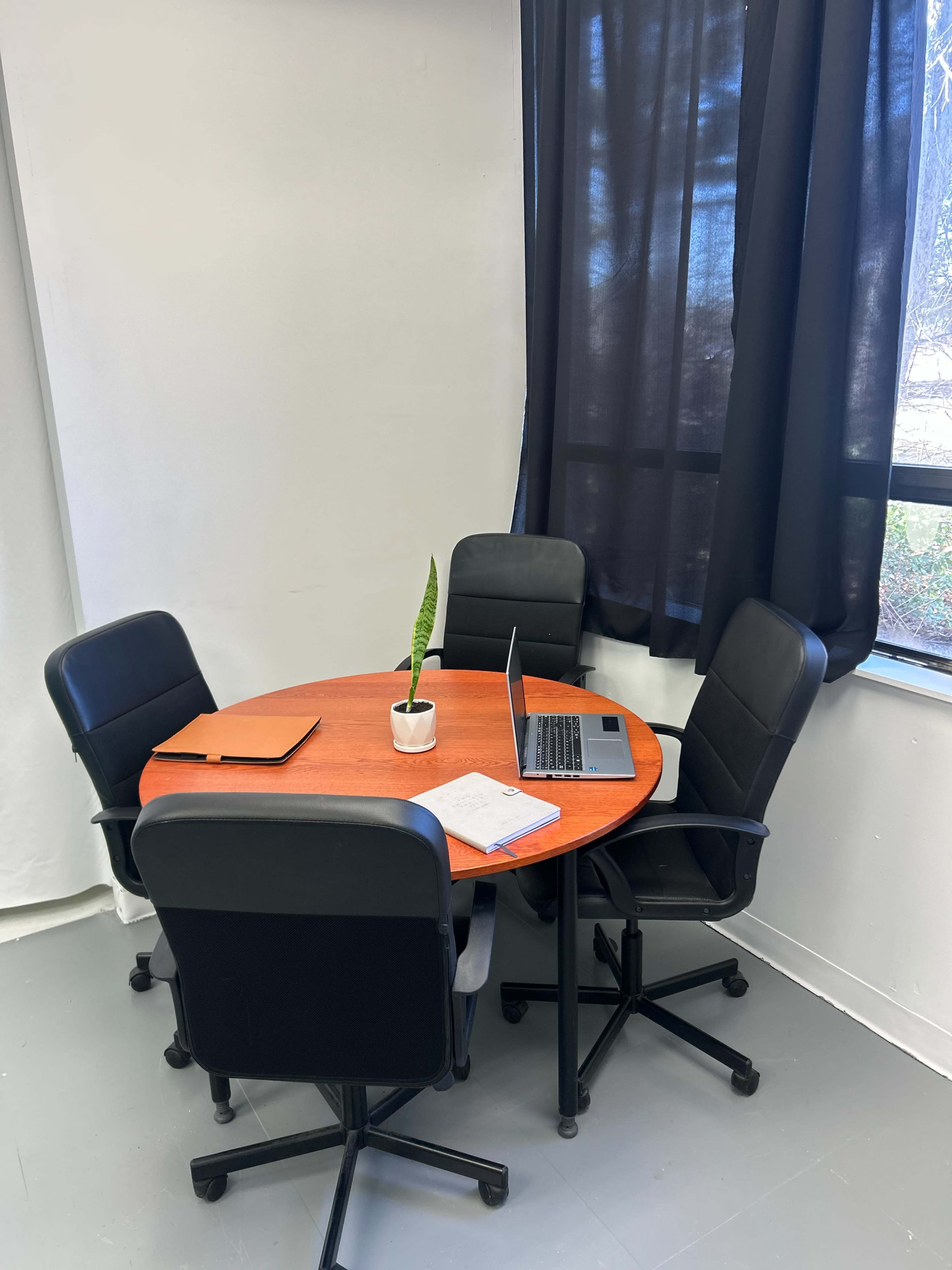 Bright & Versatile Studio Space in Mississauga (Erin Mills)  Perfect for Photo & Video Shoot Image in Erin Mills, Mississauga, ON