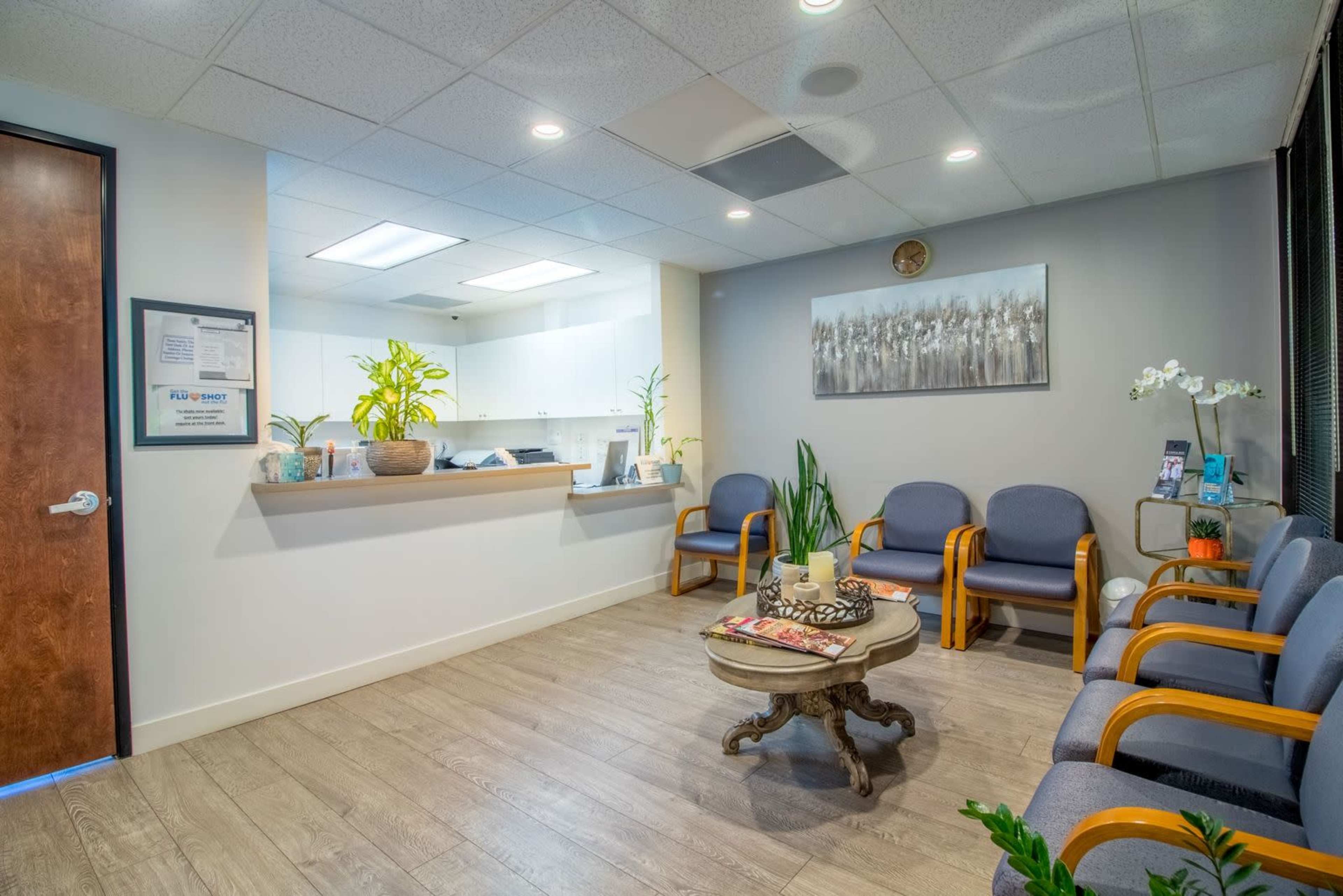 Medical Clinic with Doctor’s Offices, Exam Rooms, Open Lab, Front Desk, Small Kitchen, and Reception Area Image in Woodland Hills, Los Angeles, CA