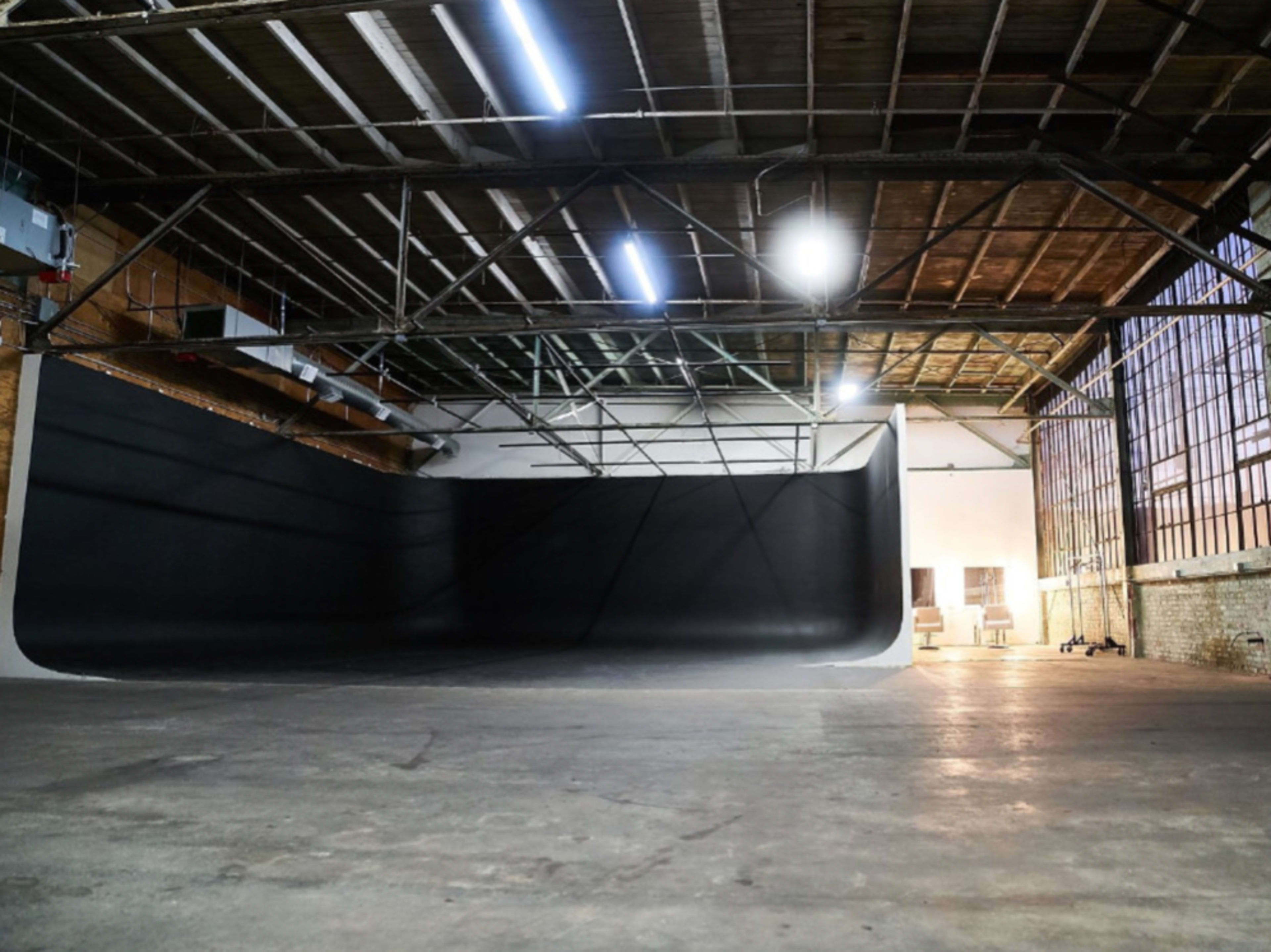 3 Wall Cyc: Center Stage