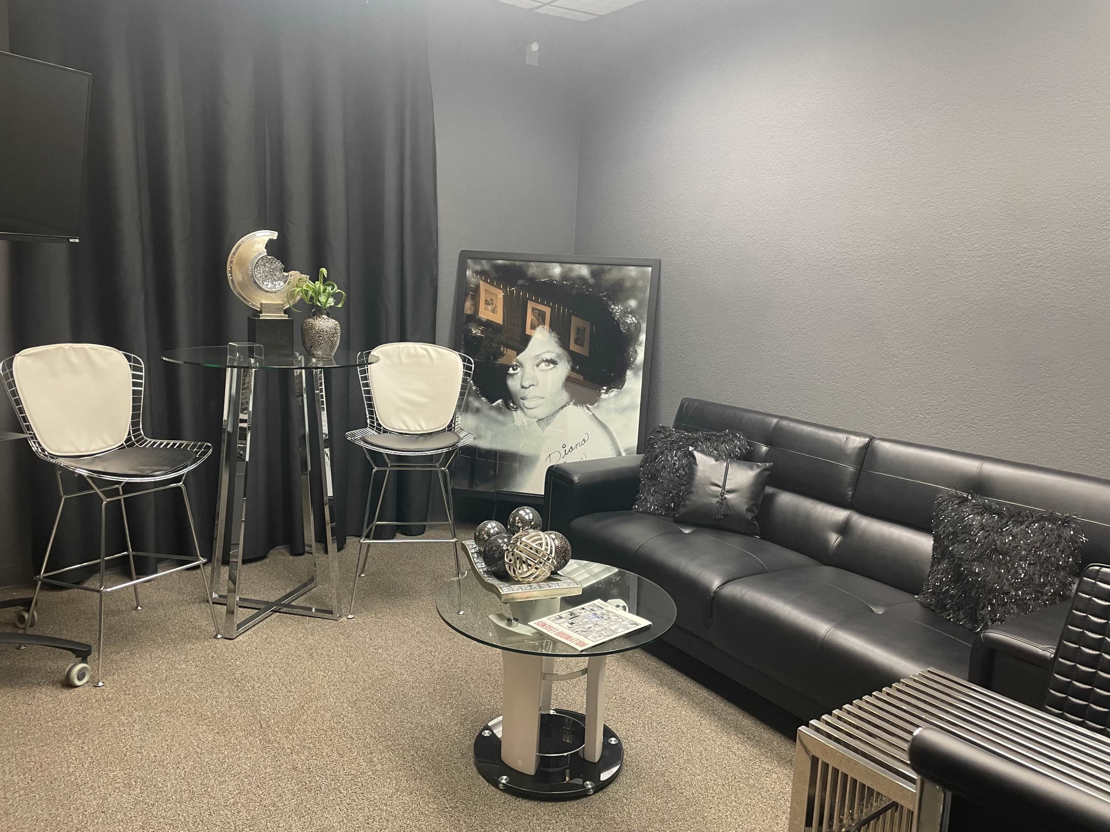 Beautiful, modern, upscale, swanky office for work and/or meetings Image in Green Valley North, Henderson, NV