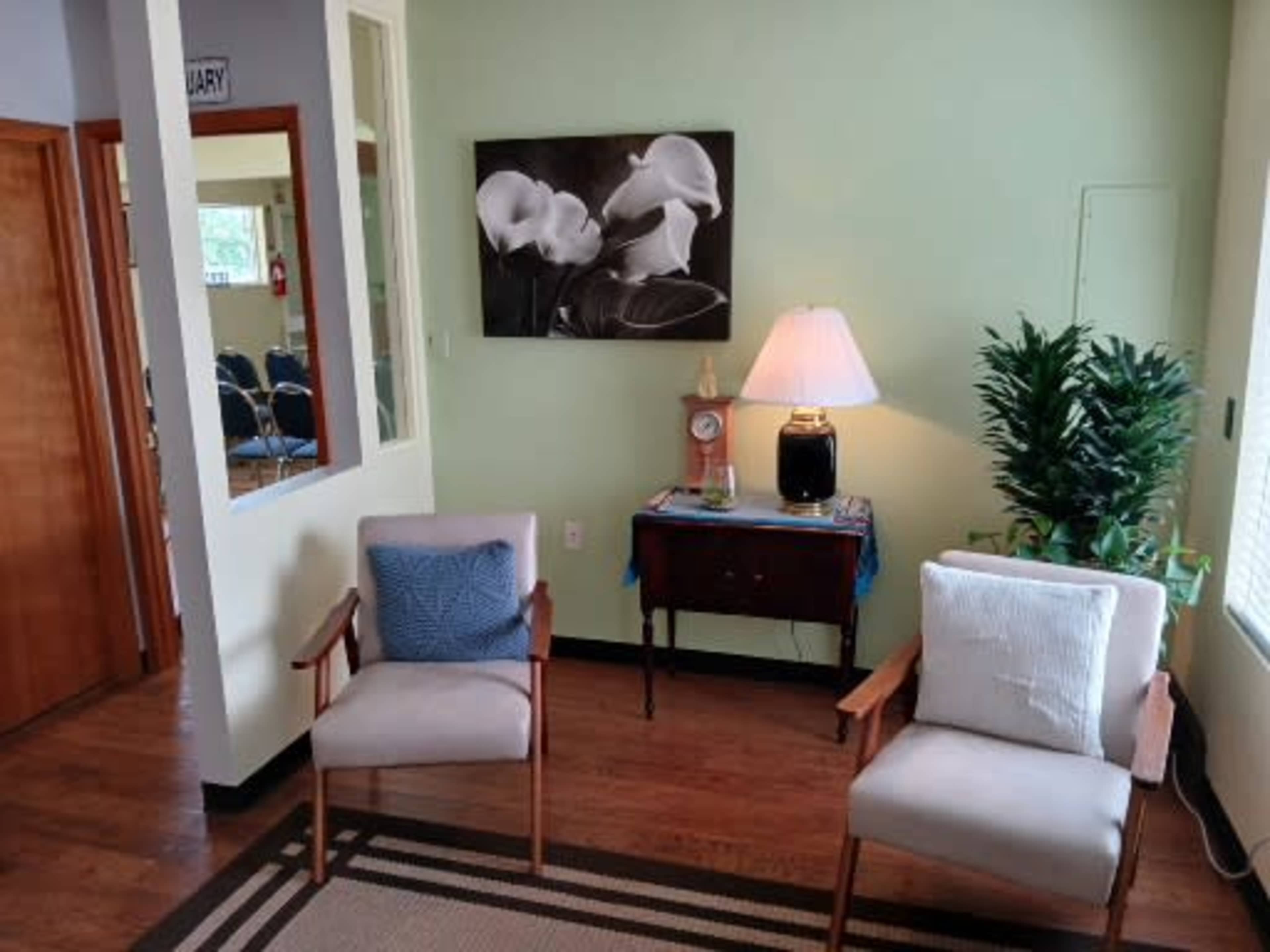 Suburban Space for Seminars, Workshops, Conferences, Dance and Yoga Classes Image in Wilkes East, Gresham, OR