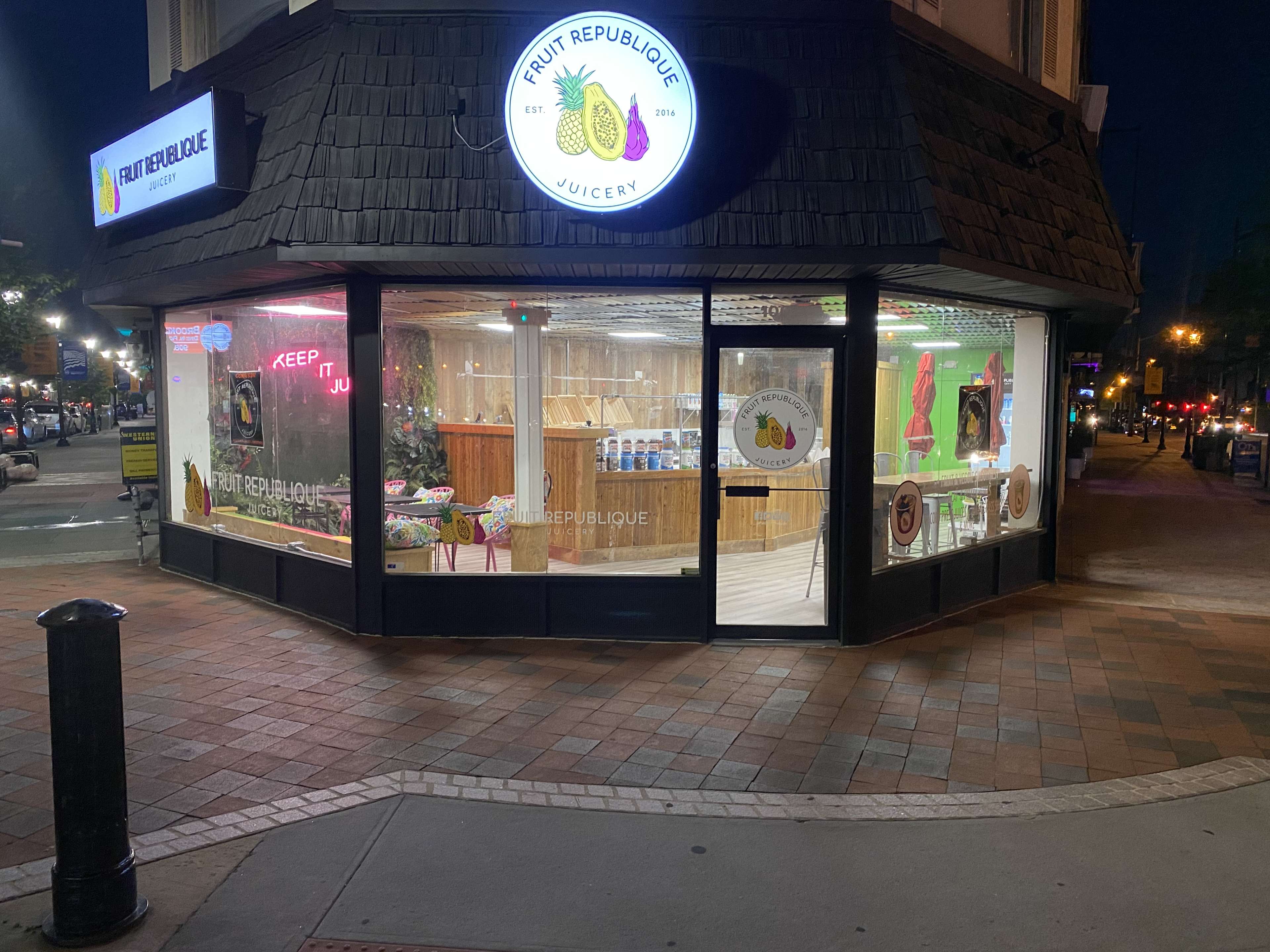 Charming Café Space with Corner Juice Bar 300 degree view Image in Union, Union, New Jersey