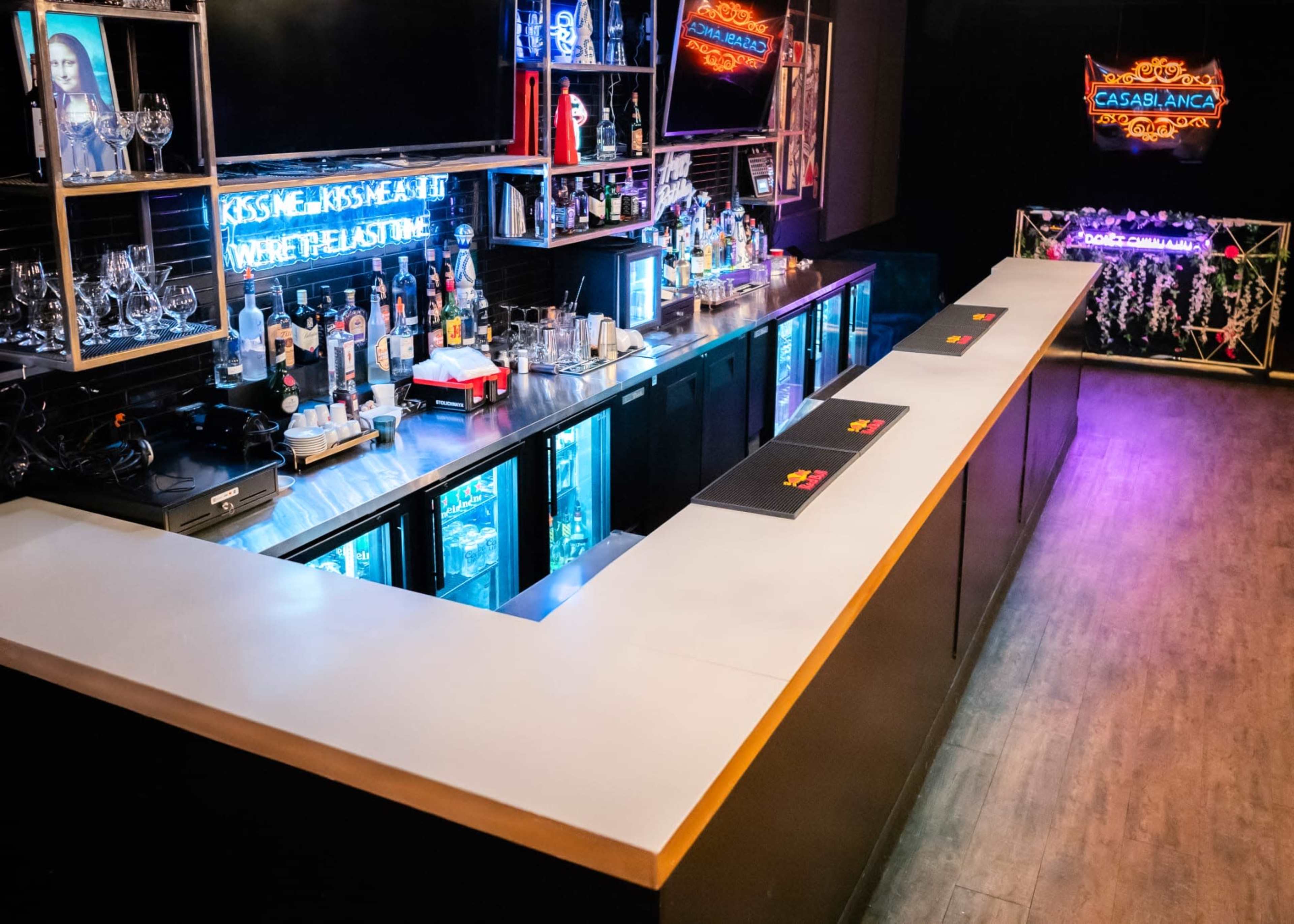 DOWNTOWN  INTIMATE LOUNGE Image in Trinity-Bellwoods, TORONTO, ON