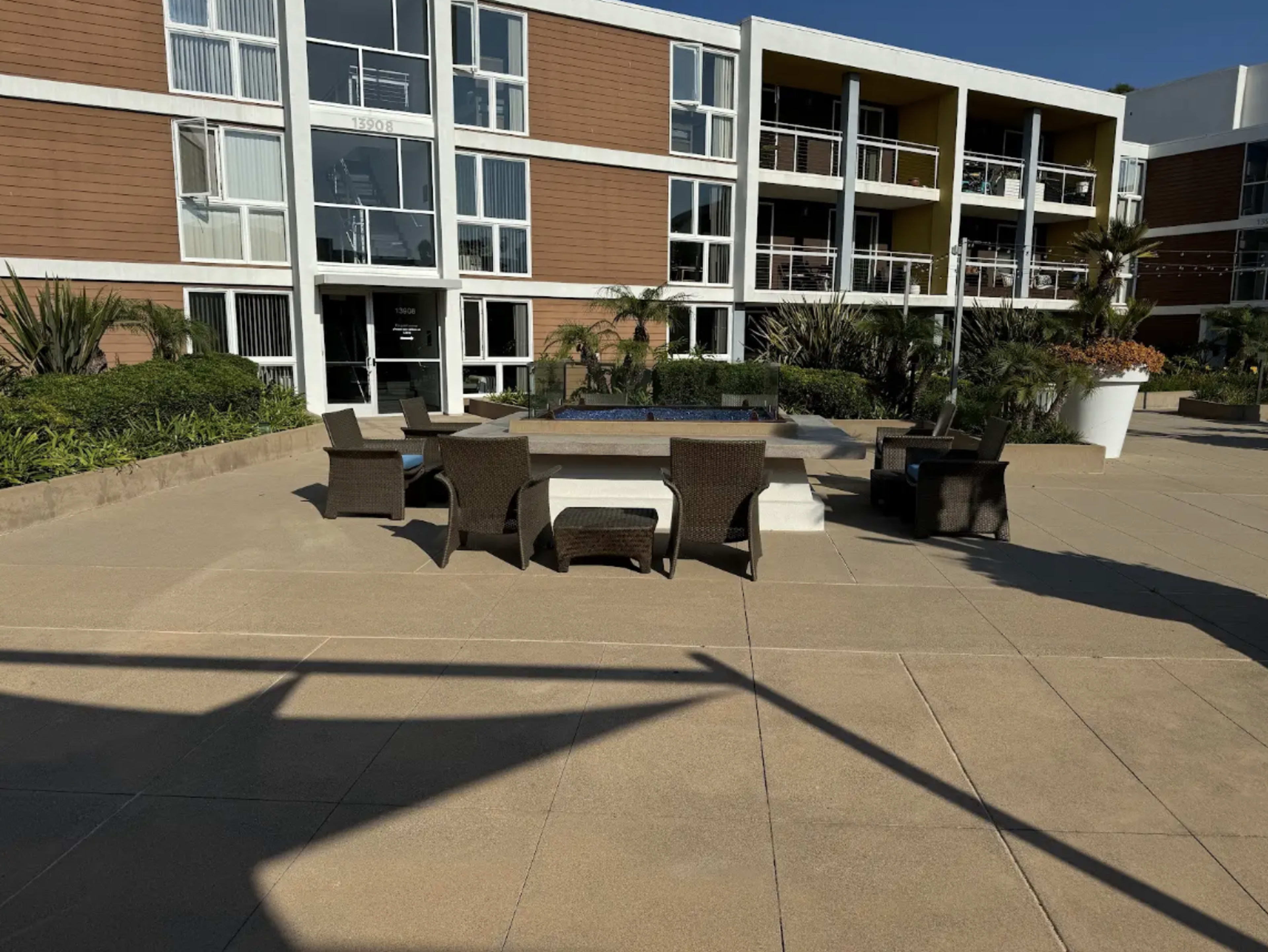 Courtyard Lounge with a Sea Breeze Image in Marina del Rey, Marina Del Rey, CA