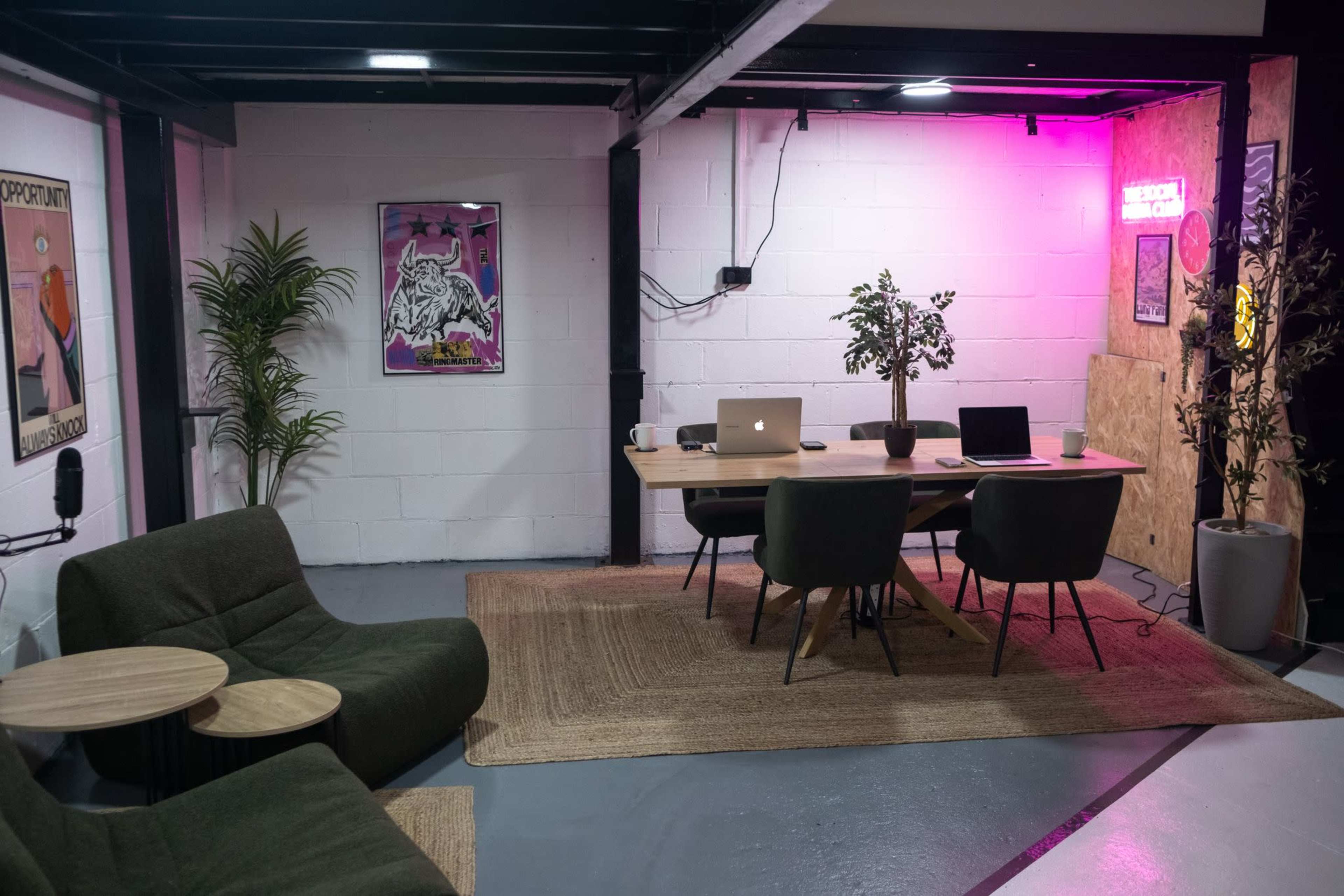 Stylish York Photography Studio with Co-Working Space Image in Huntington, Near Leeds, ENG
