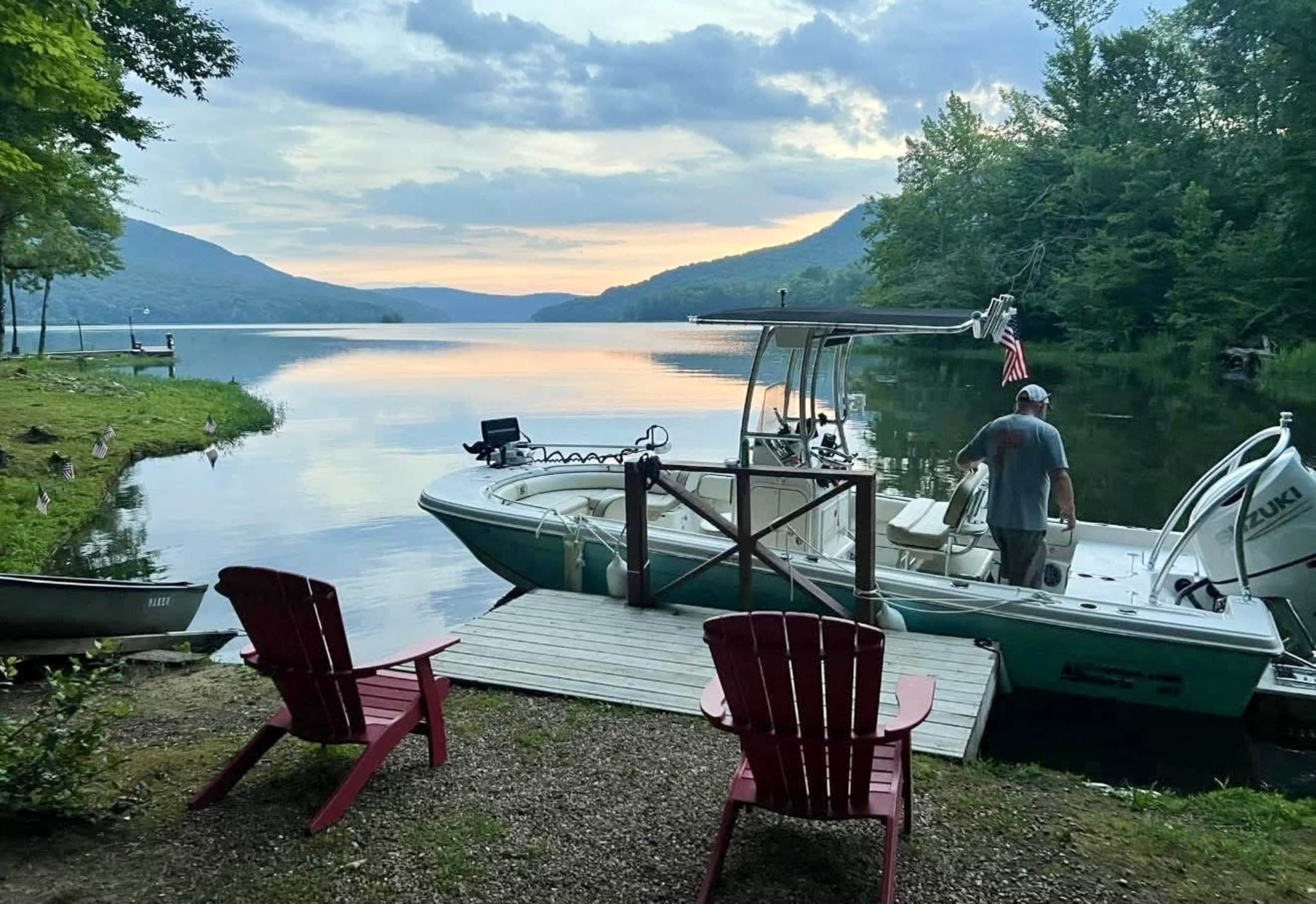 Creekside CabinPrivate Lakefront cabin Image in , Whitwell, TN