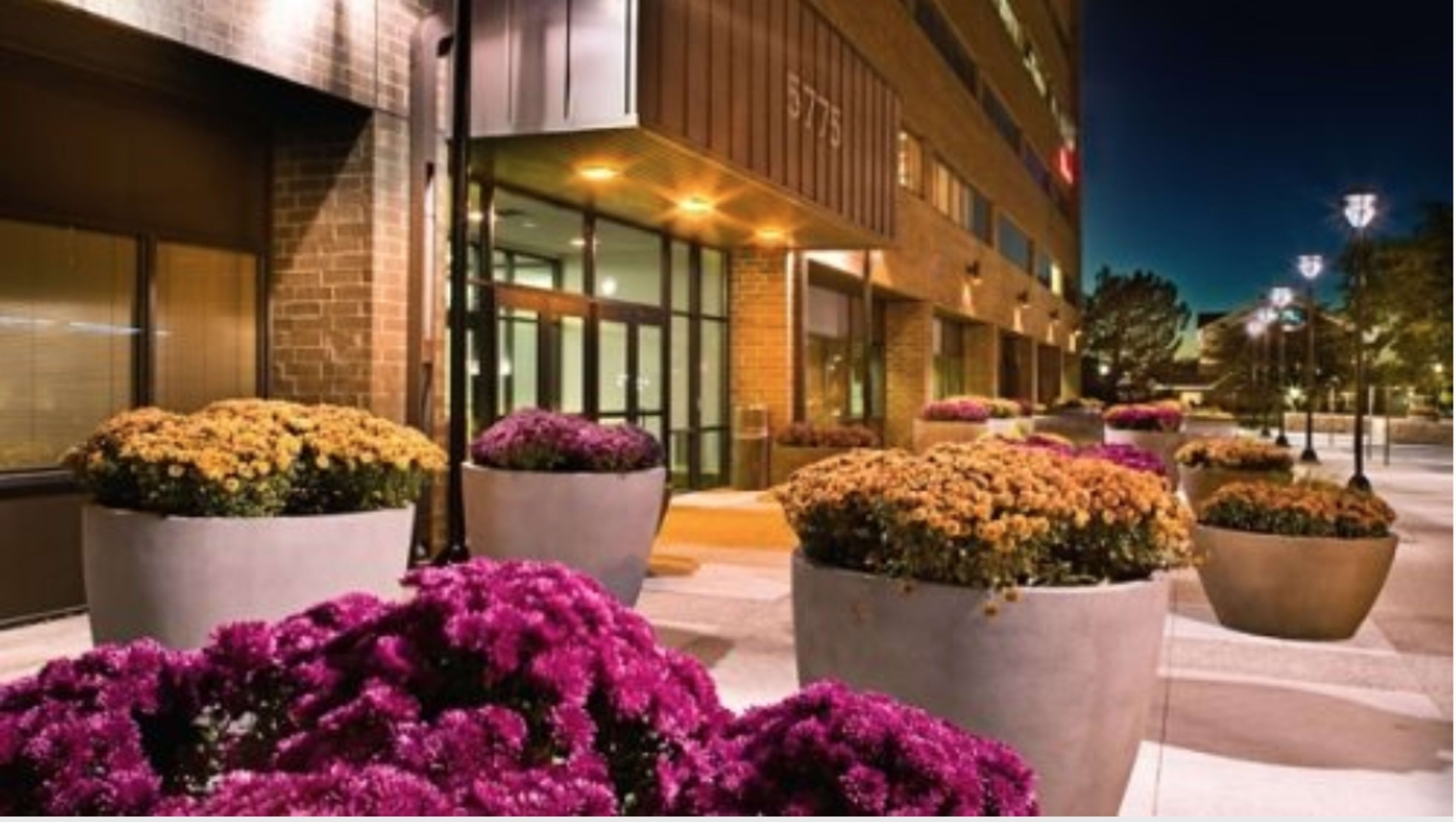 Brainstorming & Group Work Space - Just West of Downtown Minneapolis Image in Blackstone, St Louis Park, MN