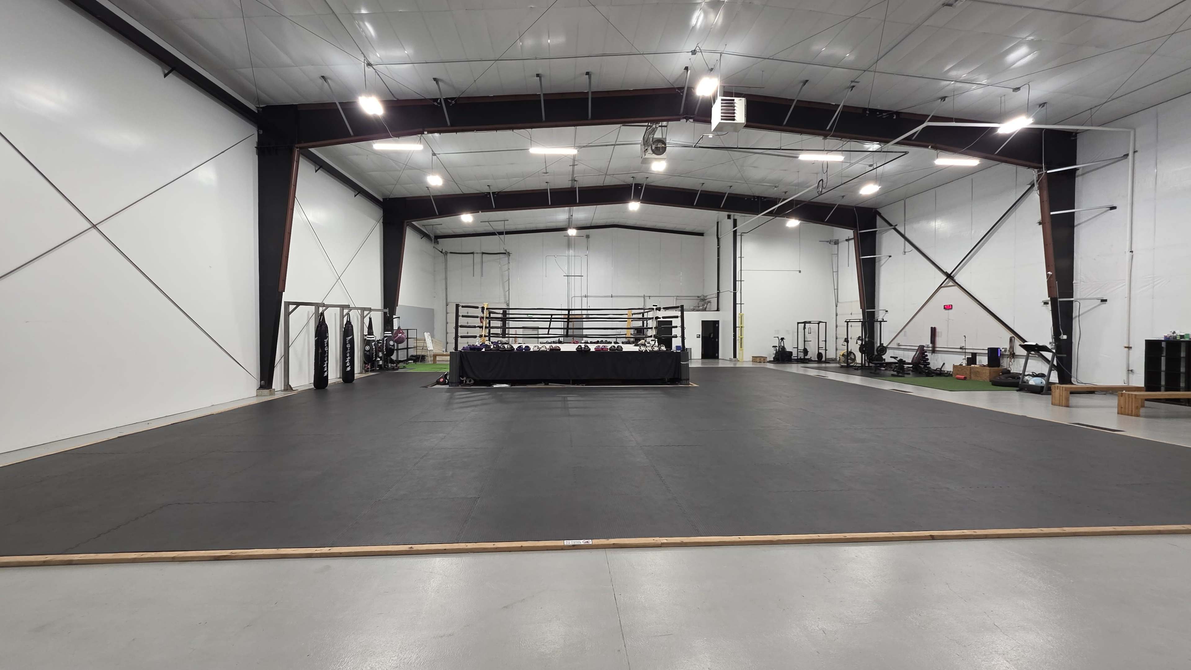 Spacious Industrial Muay Thai Boxing Gym & Fitness Center Image in Fremont, SEATTLE, WA