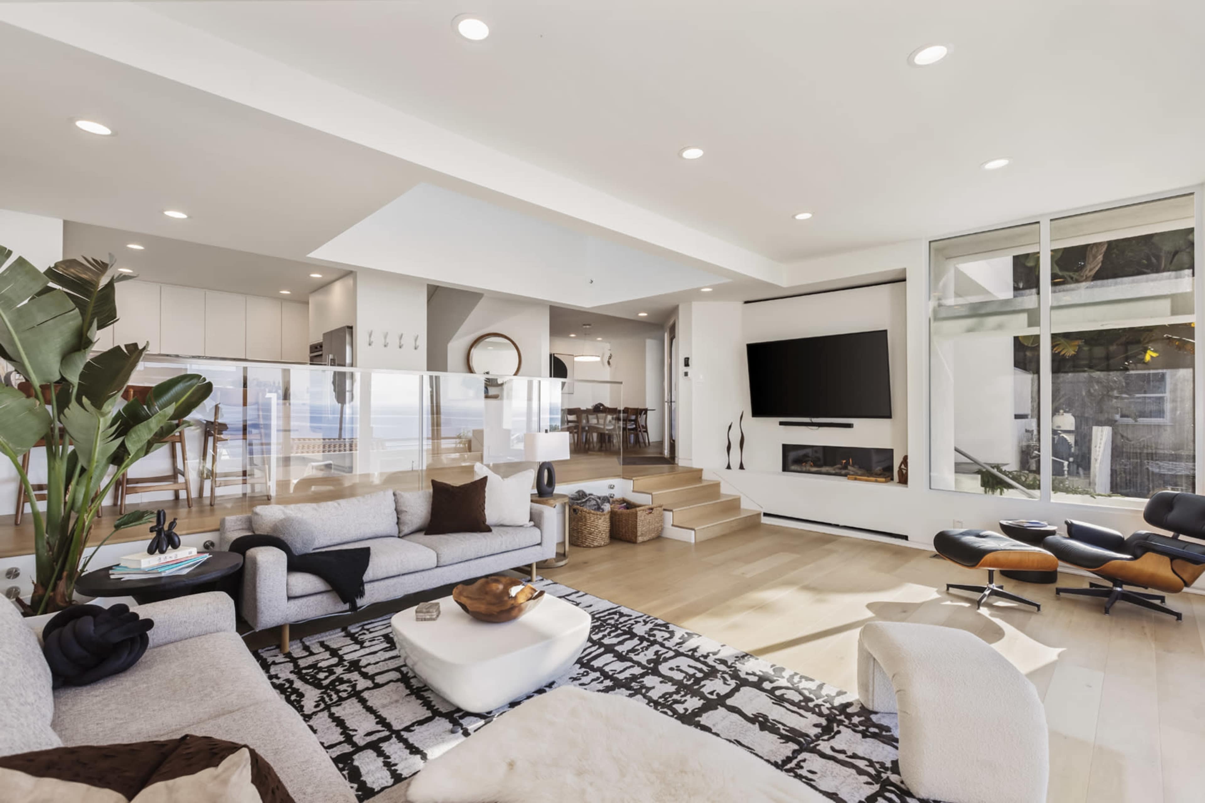Malibu Contemporary House (Modern with Ocean View) Image in Eastern Malibu, Malibu, CA