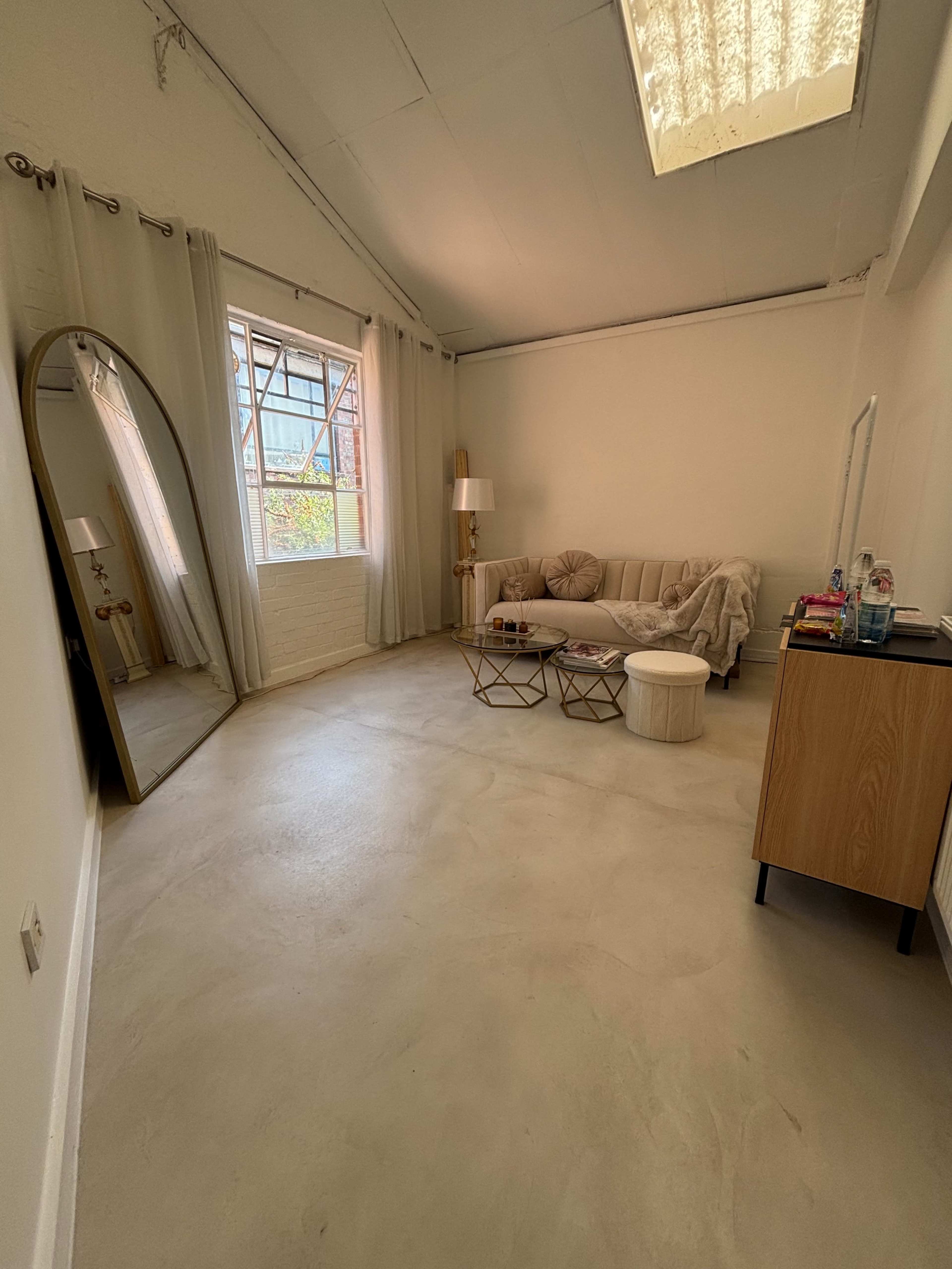 Natural Light Aesthetic Studio Image in Tottenham, London, ENG