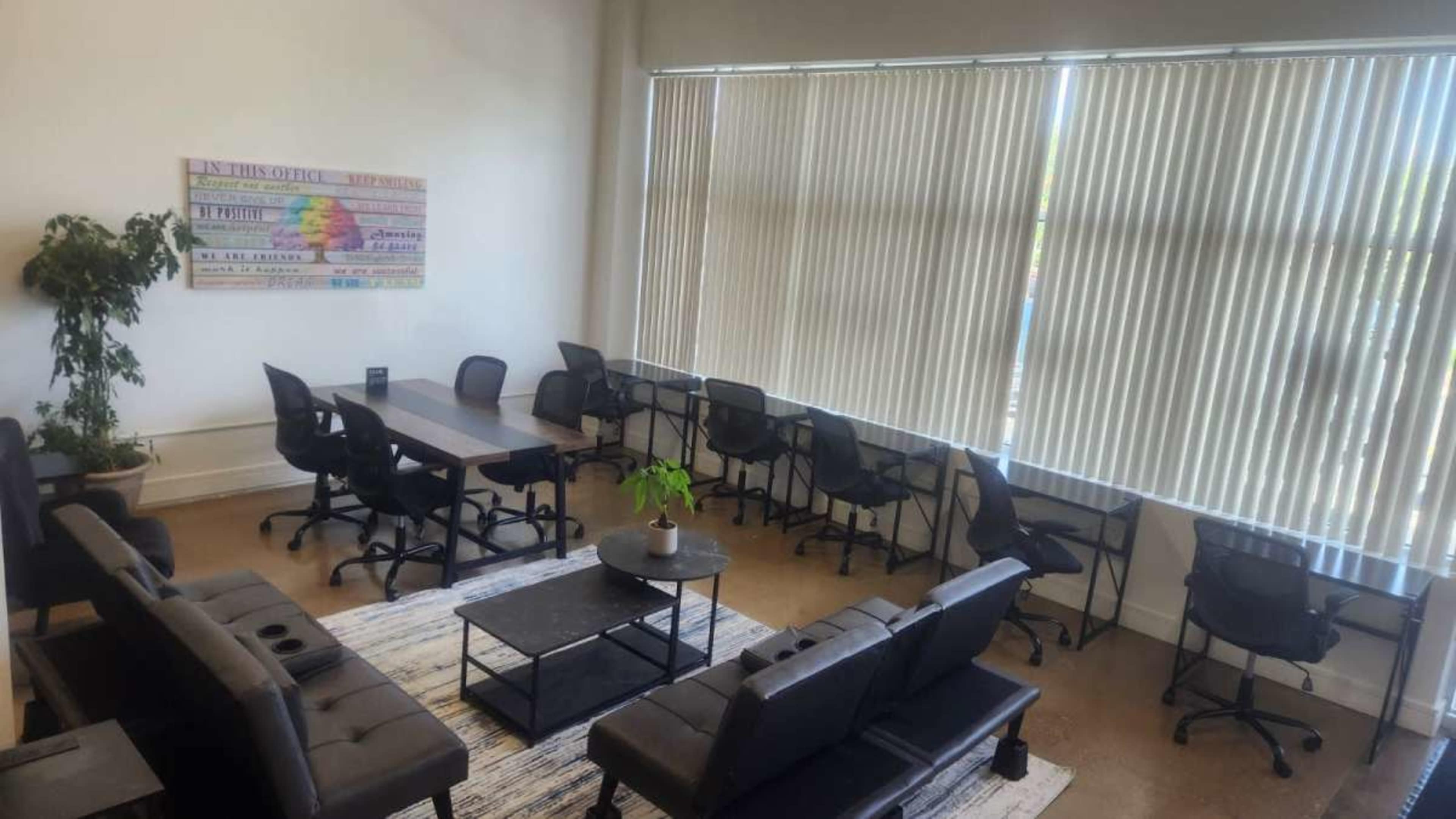 Versatile Business Space for Work, Meetings & Showcasing Products Image in Du Page Township, Bolingbrook, IL