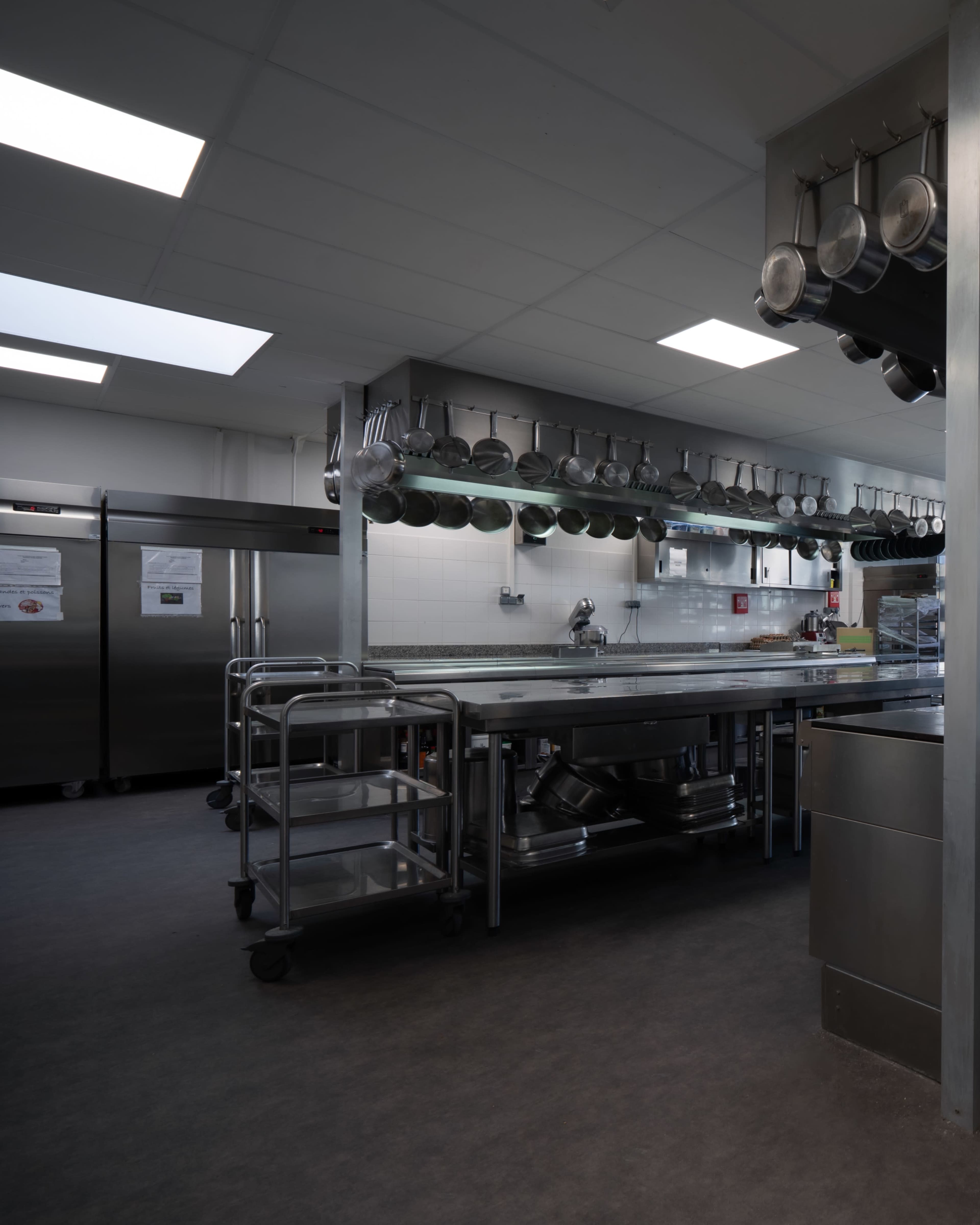 laboratoires profesionnels au coeur de paris 18 ème Image in , Les Pavillons-sous-Bois