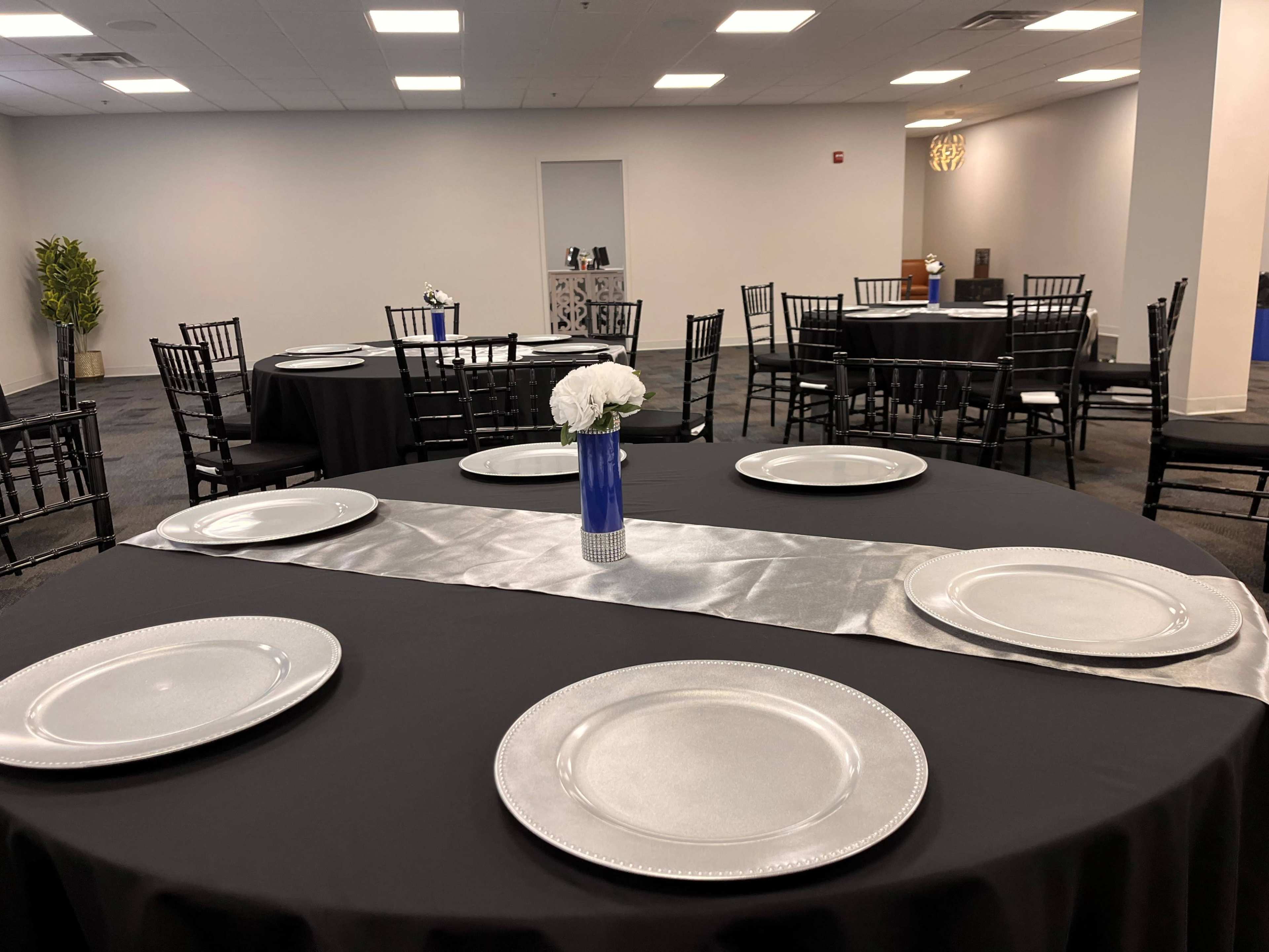 Central Location – Just minutes from I-75 and I-275, with easy access to Cincinnati, Dayton, and Northern Kentucky  Safe & Visible – Nestled in a high-traffic business and retail corridor in Springdale Image in Springdale, Springdale, OH