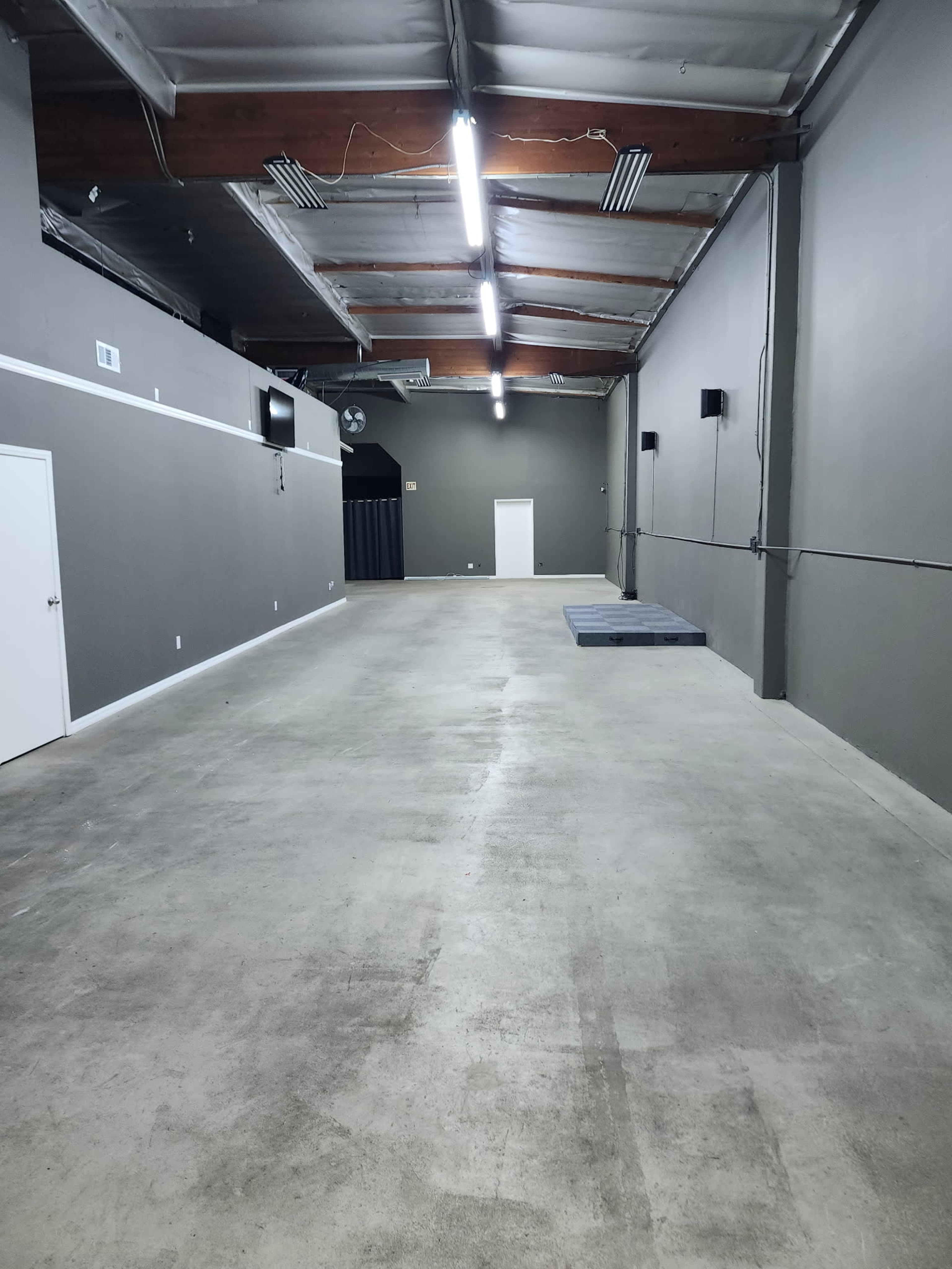 Photo studio/ co work space Image in South Los Angeles, Los Angeles, CA