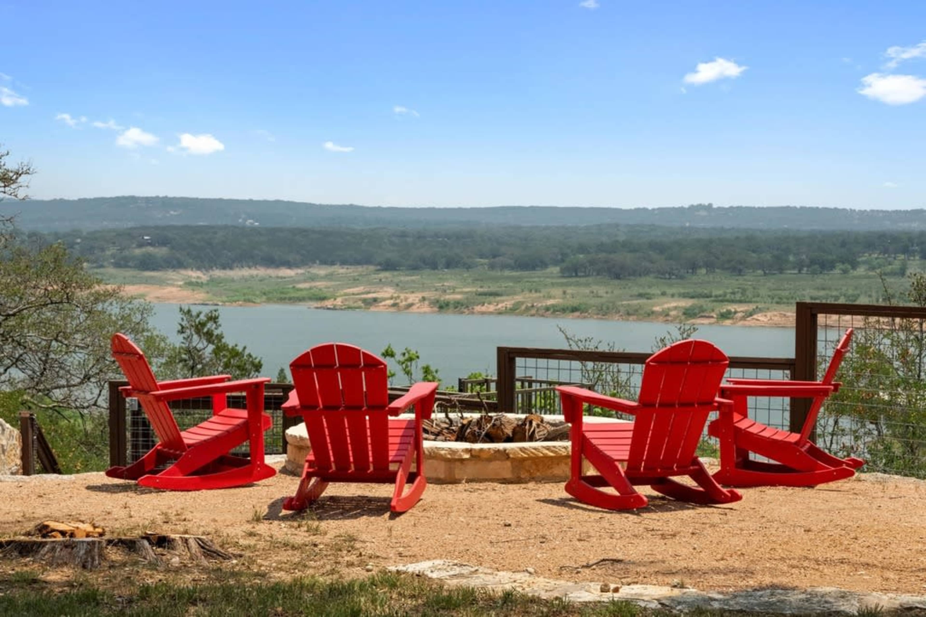 Sunrise Lodge on Lake Travis Image in , Spicewood, TX