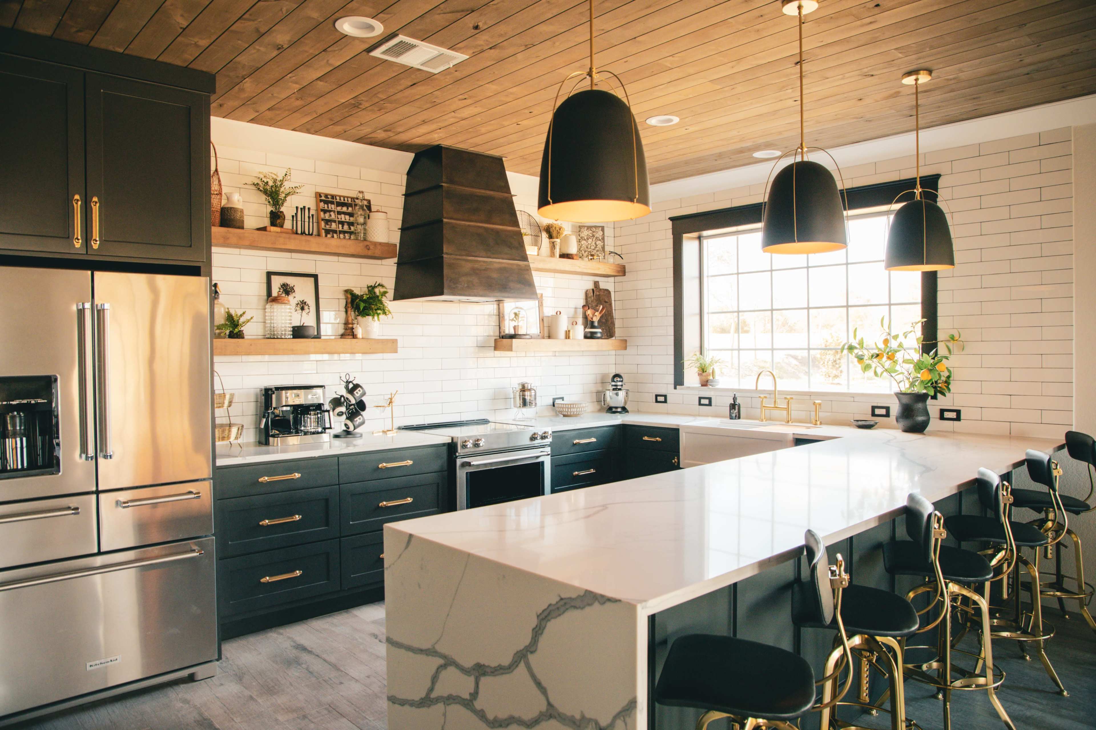 Expansive Industrial-Chic Indoor/Outdoor Venue with Scenic Views Image in , Leonard, TX