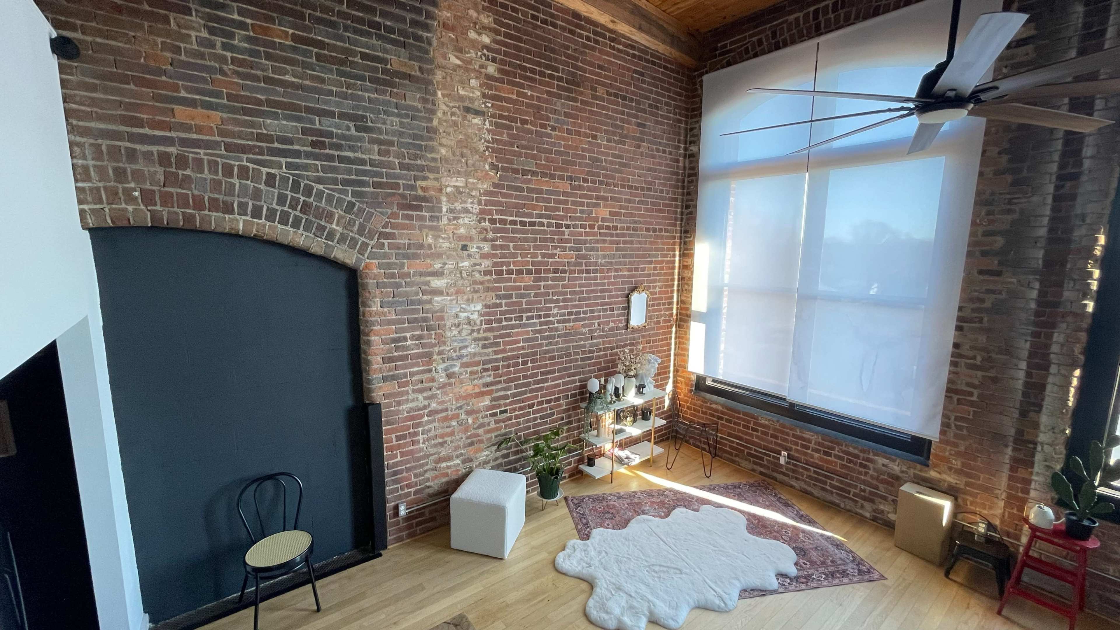 Beautiful Natural Light Stylish Loft with Tall Windows Image in Thomasboro - Hoskins, Charlotte, NC