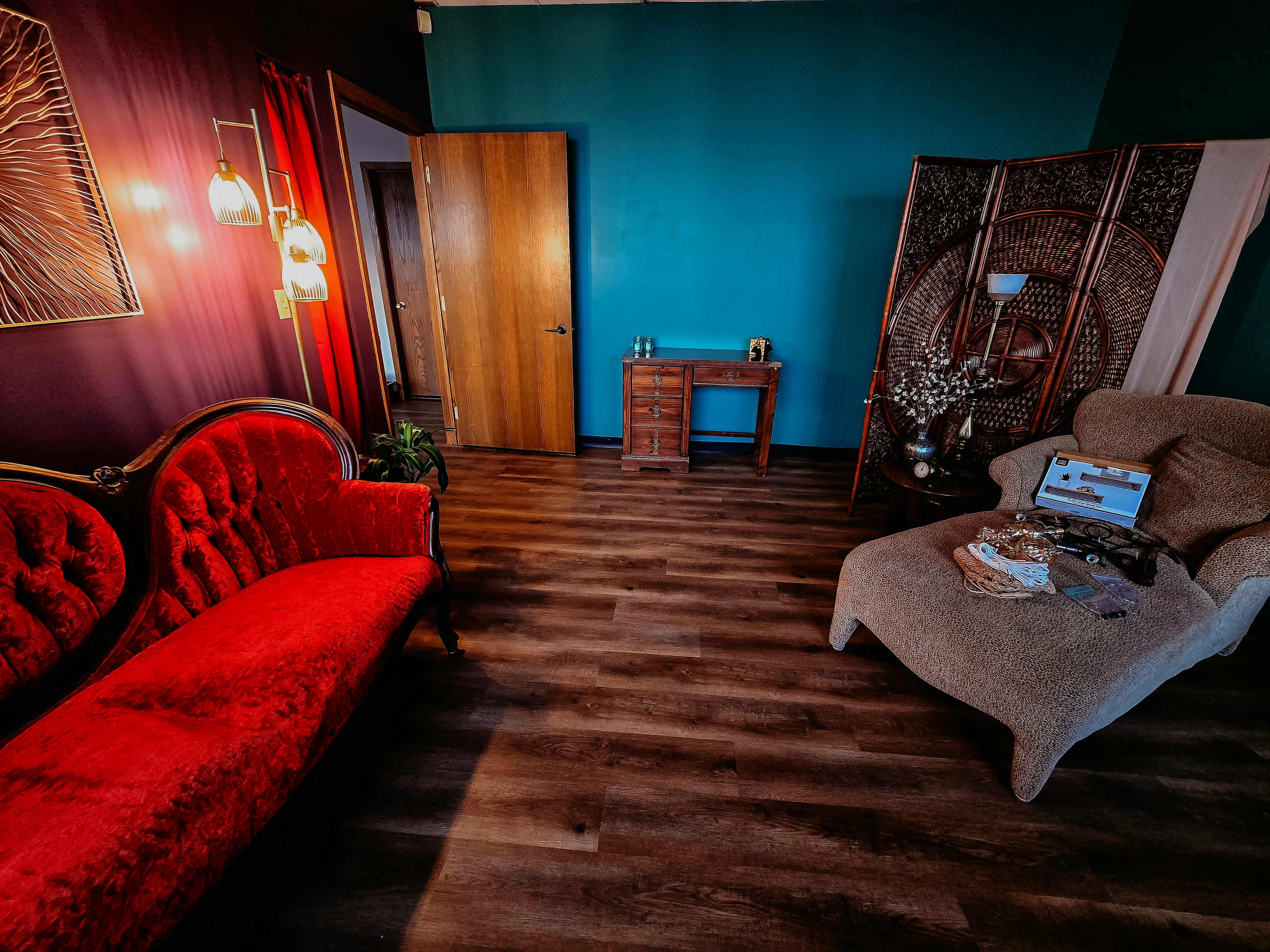 Photography studio with multiple themed rooms Image in Plymouth, Plymouth, MN