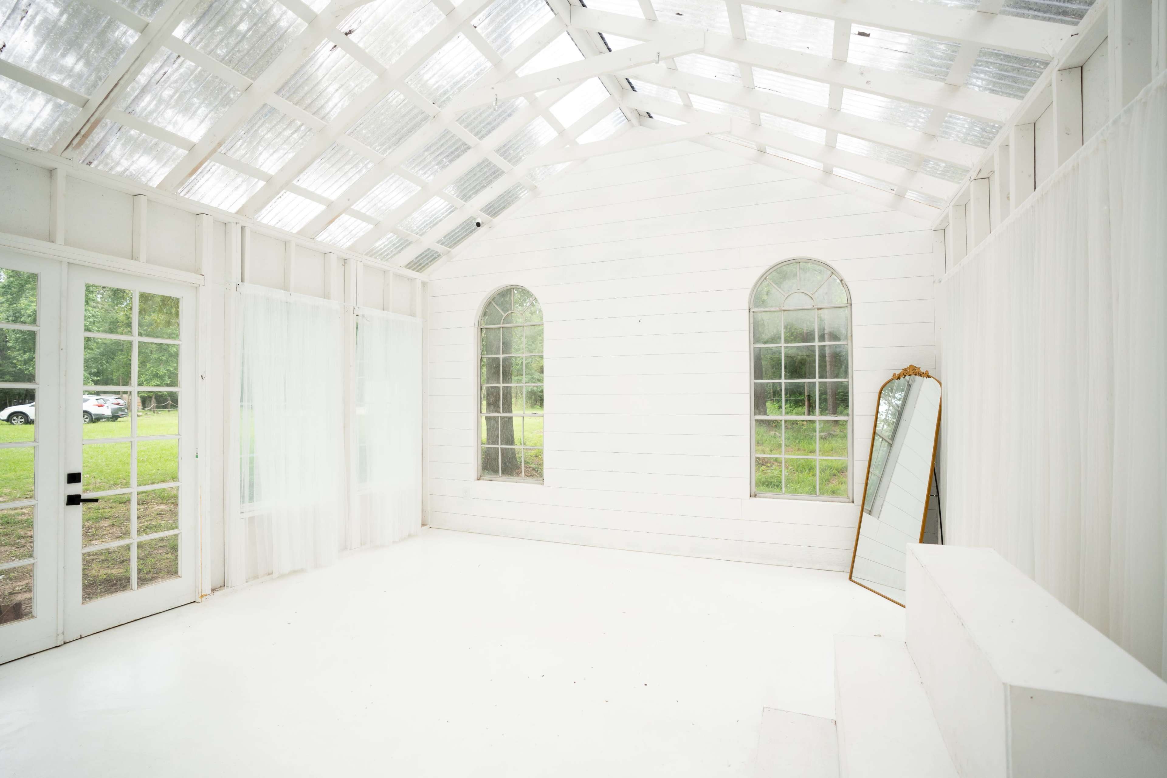 Natural Lighting Outdoor Greenhouse Image in , Montgomery, TX