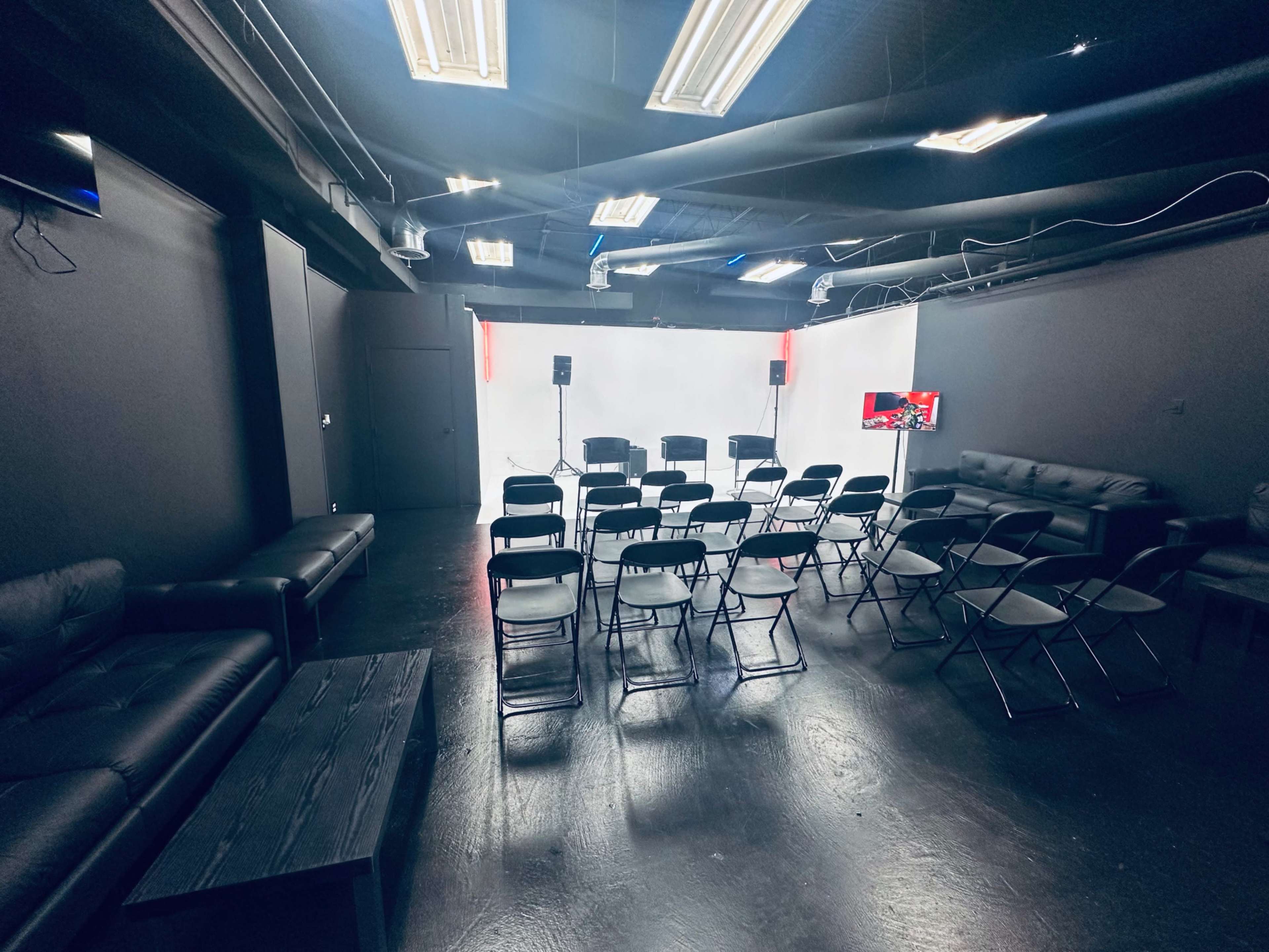 Premier Photo, Content, and Entertainment Venue Image in Oak Park, Oak Park, MI