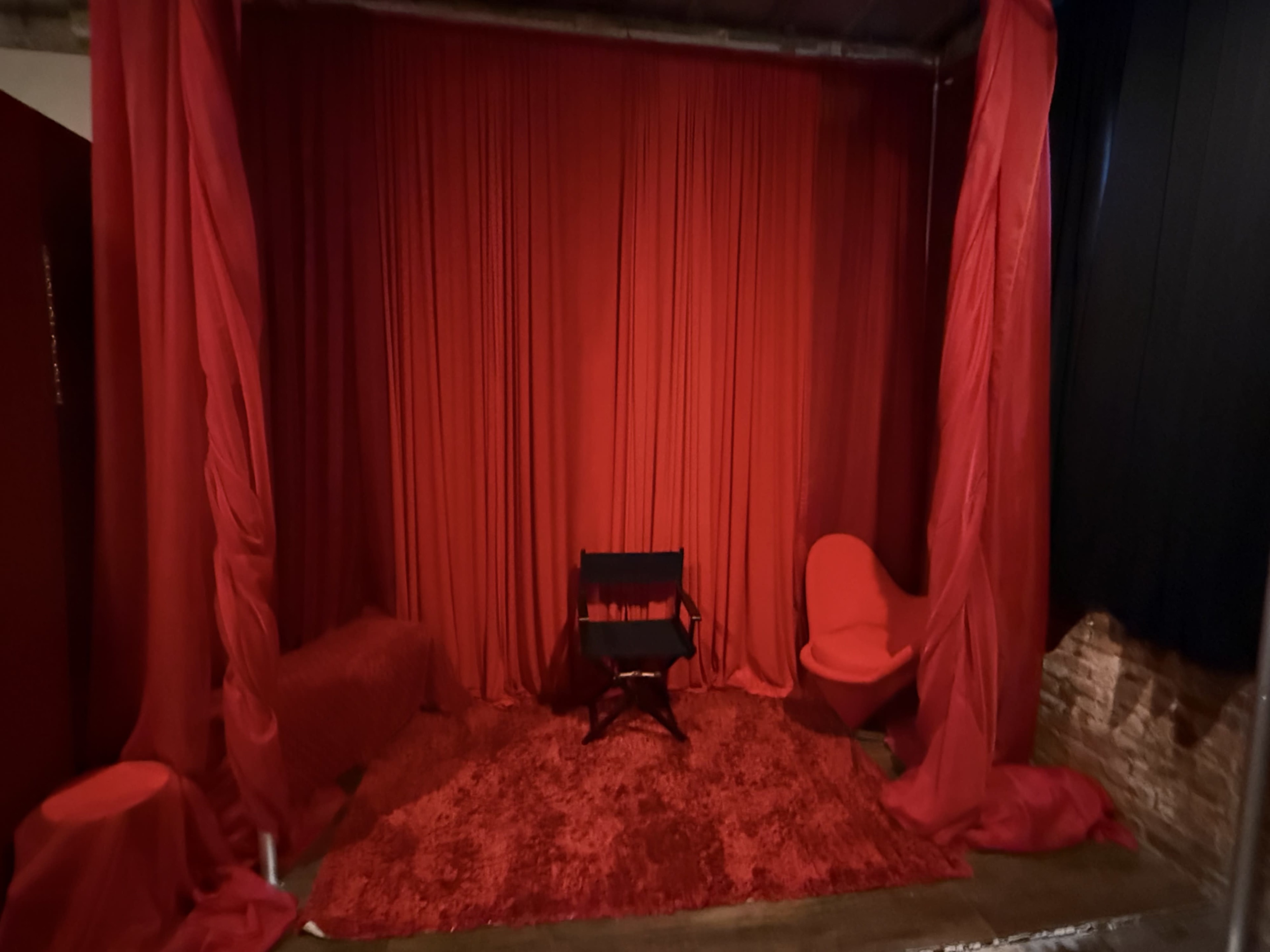 Sunset Park Beautiful Multi-Set Photo/Video Studio with Equipment Included ! *2025 VALENTINE'S DAY SET* Image in Sunset Park, Brooklyn, NY