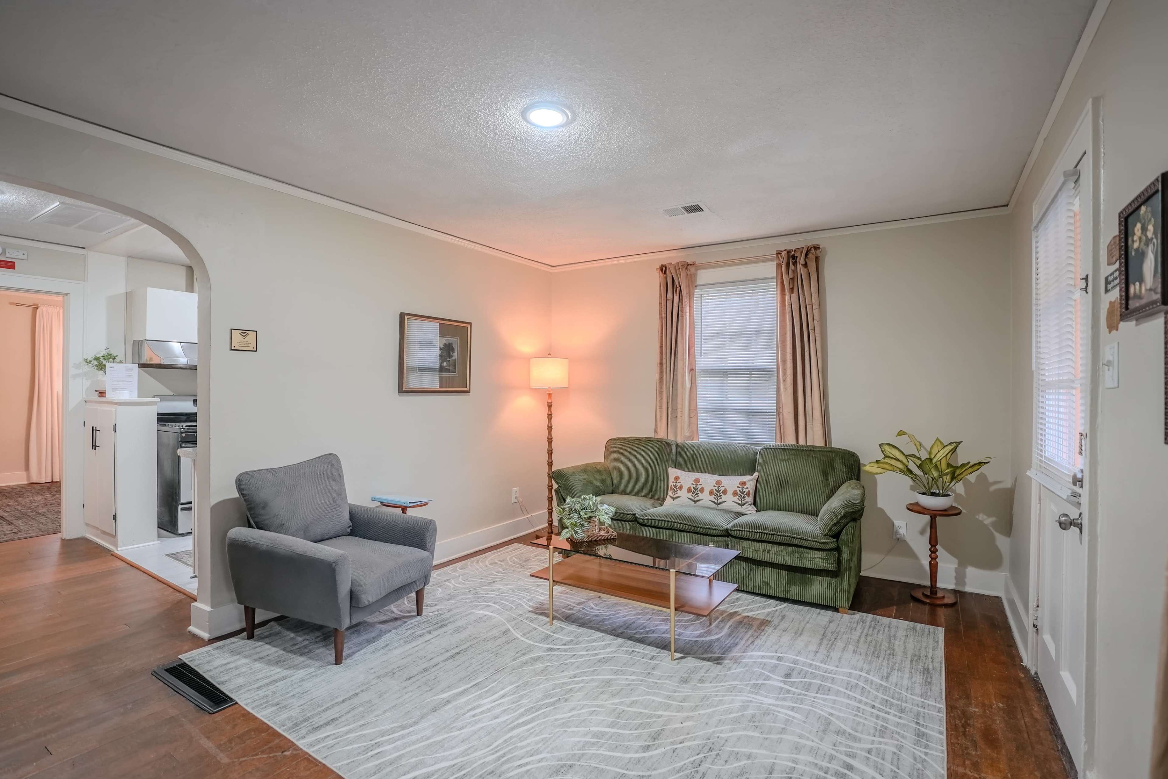 Centrally Located King Bed Midtown Crosstown 1428 Image in Crosstown, Memphis, TN