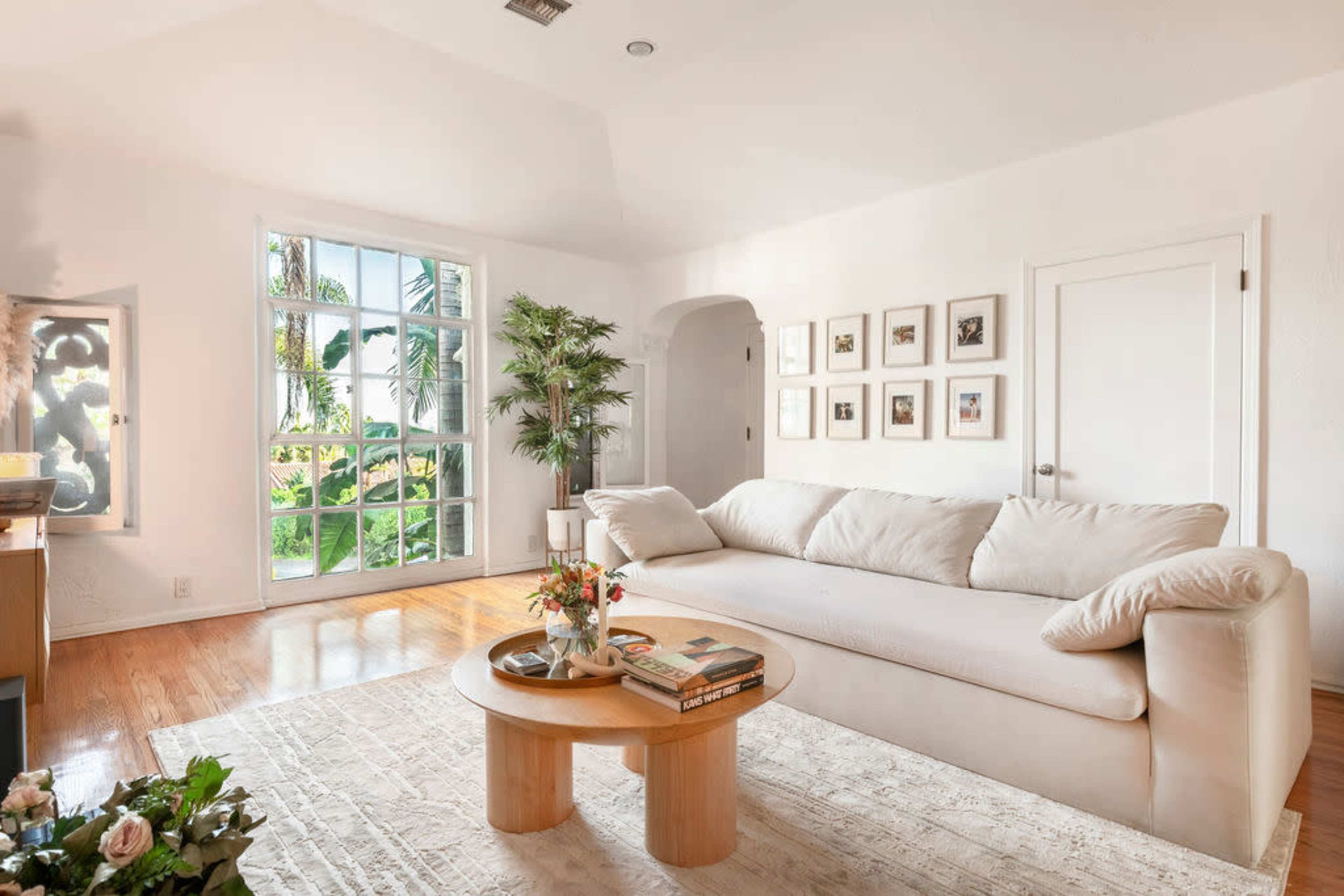 Charming Weho Apt with DTLA views Image in Central LA, West Hollywood, CA