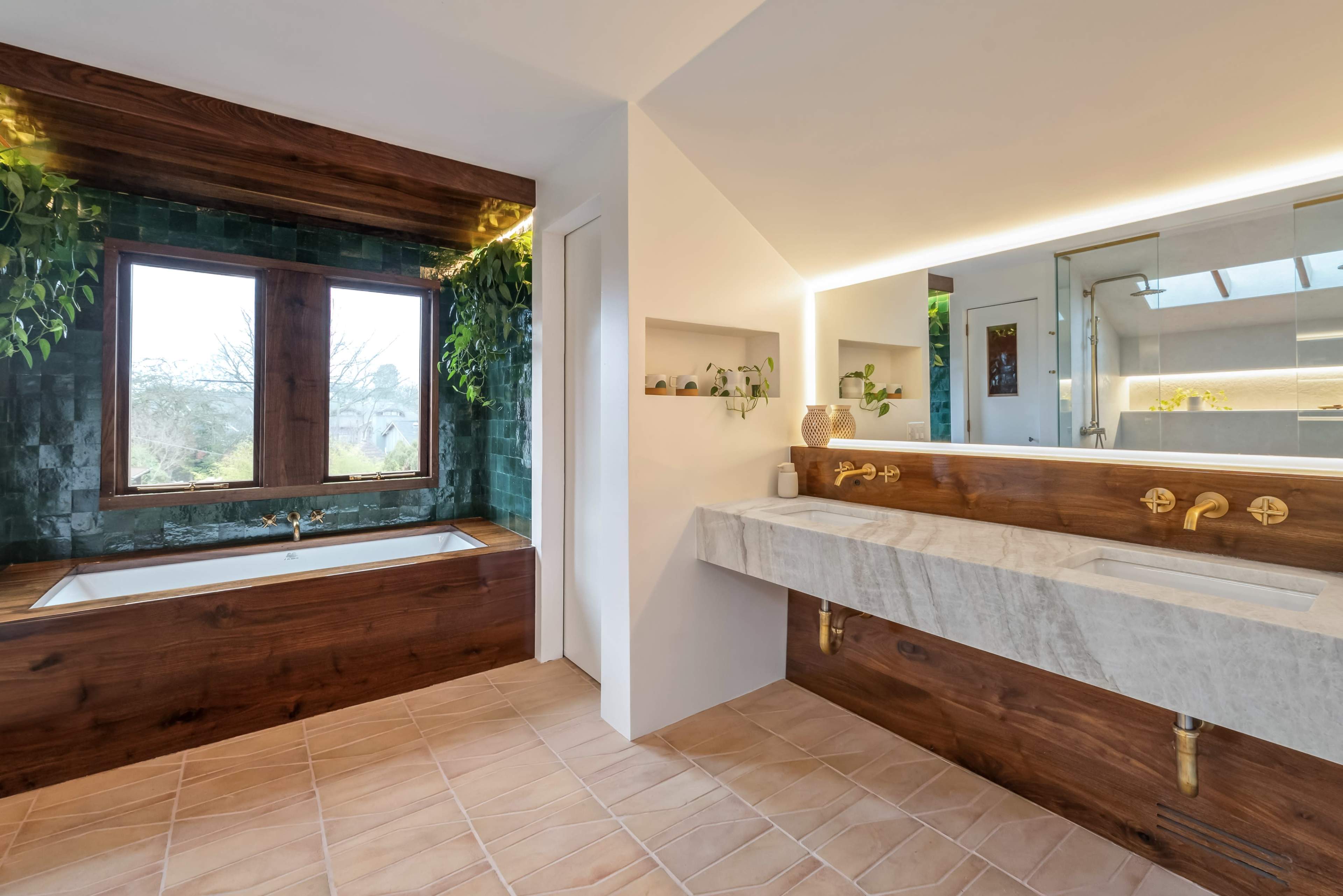 Tranquil Spa Retreat in Portland with Sauna & Soaking Tub Image in Arbor Lodge, PORTLAND, OR