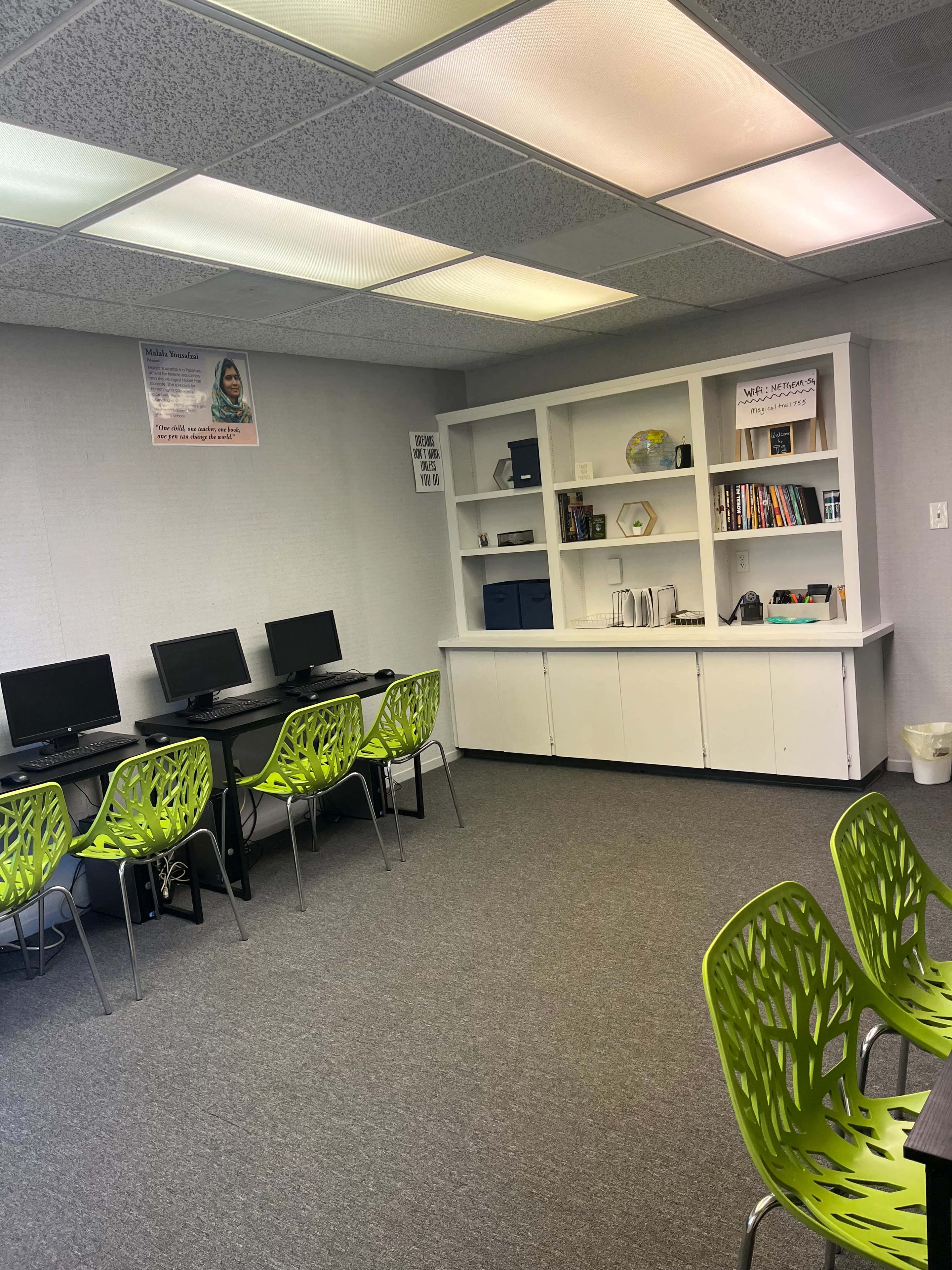 Classroom/Meeting Setting in Commercial Area Image in Fresno, Fresno, CA