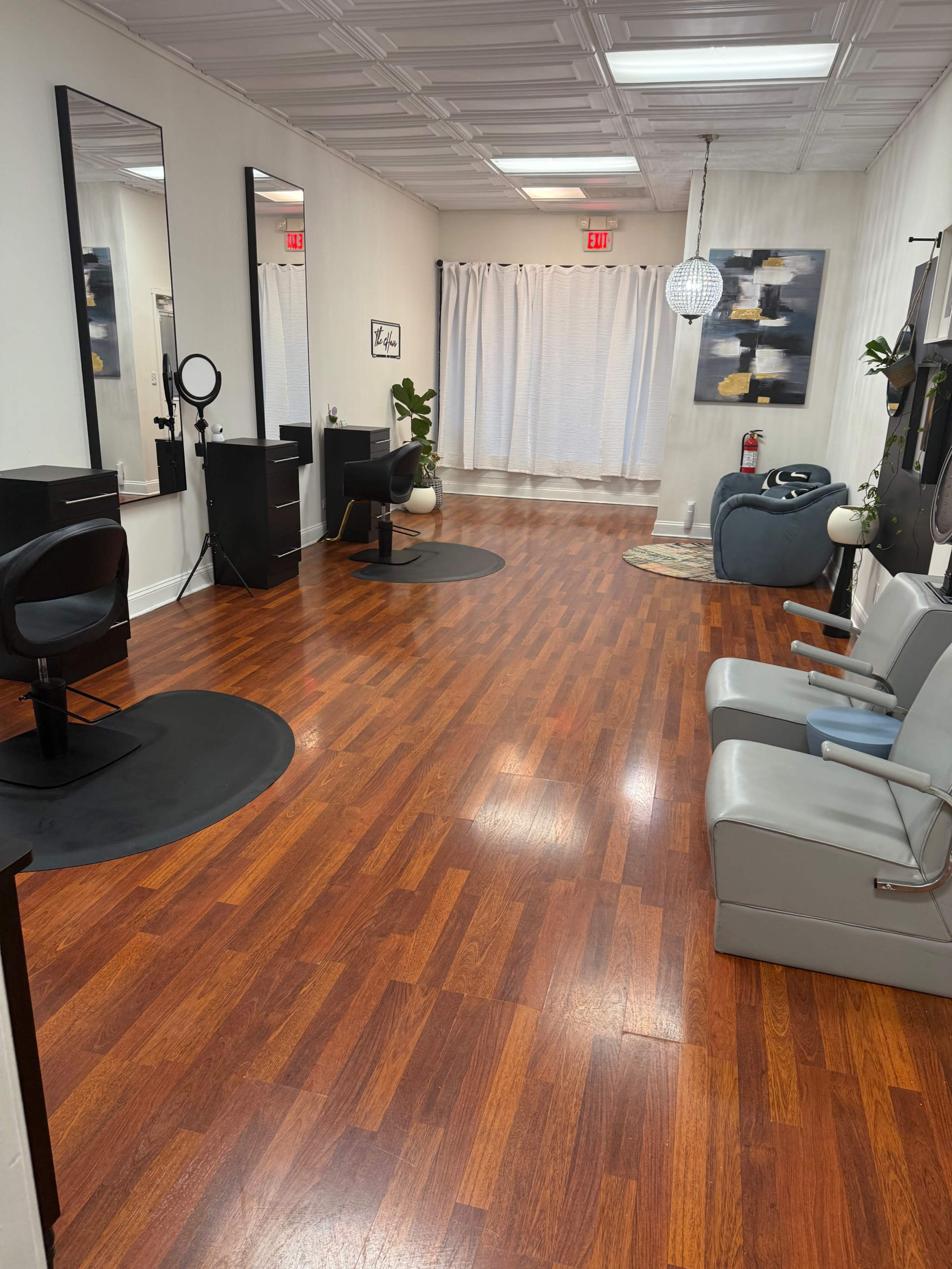 •	The cHair Studio: Stylish Space for Beauty & Events Image in Algonquin Township, Cary, IL