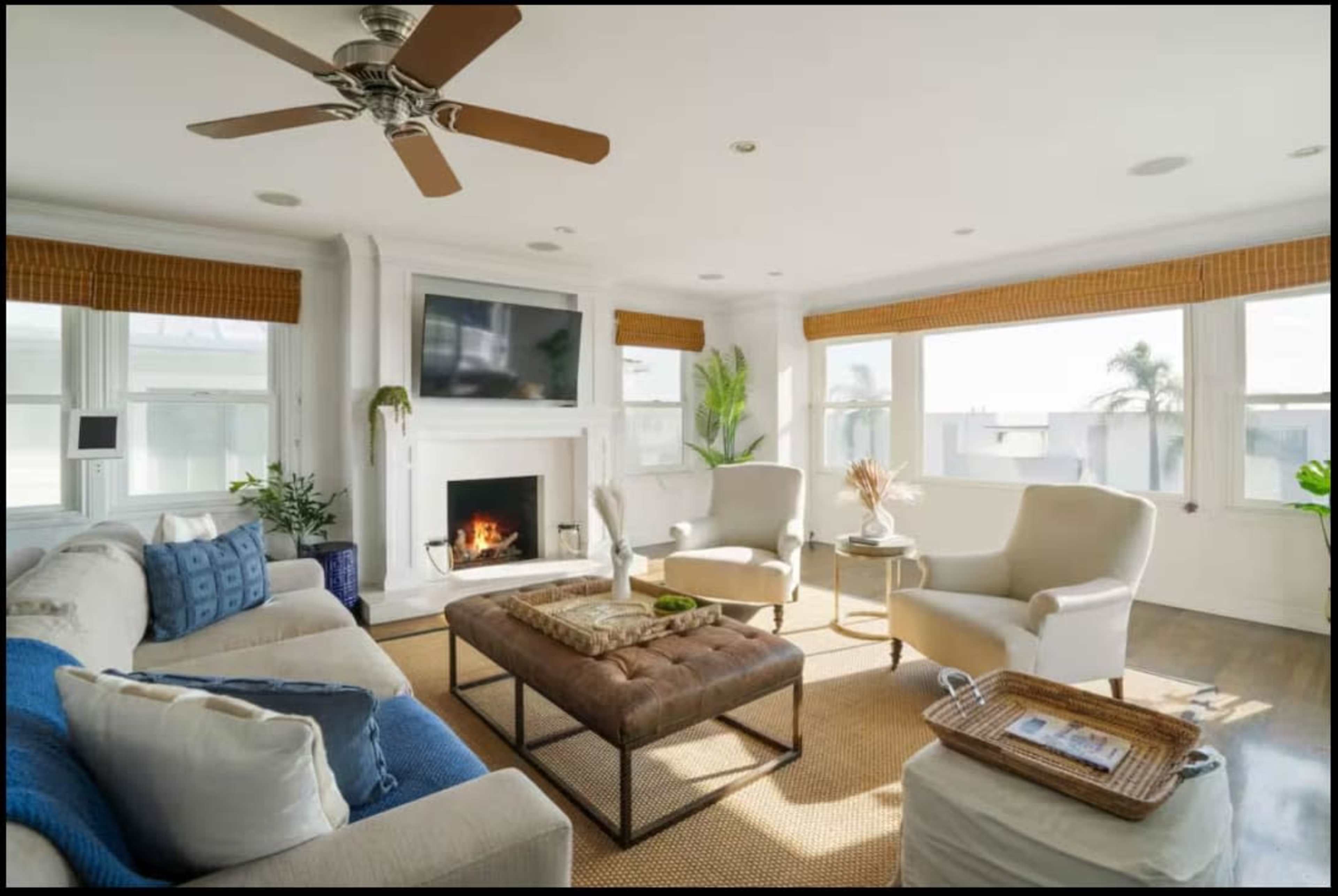 Airy Modern Beach Retreat in Manhattan Beach – Cozy, Stylish Image in Manhattan Beach, manhattan beach, CA