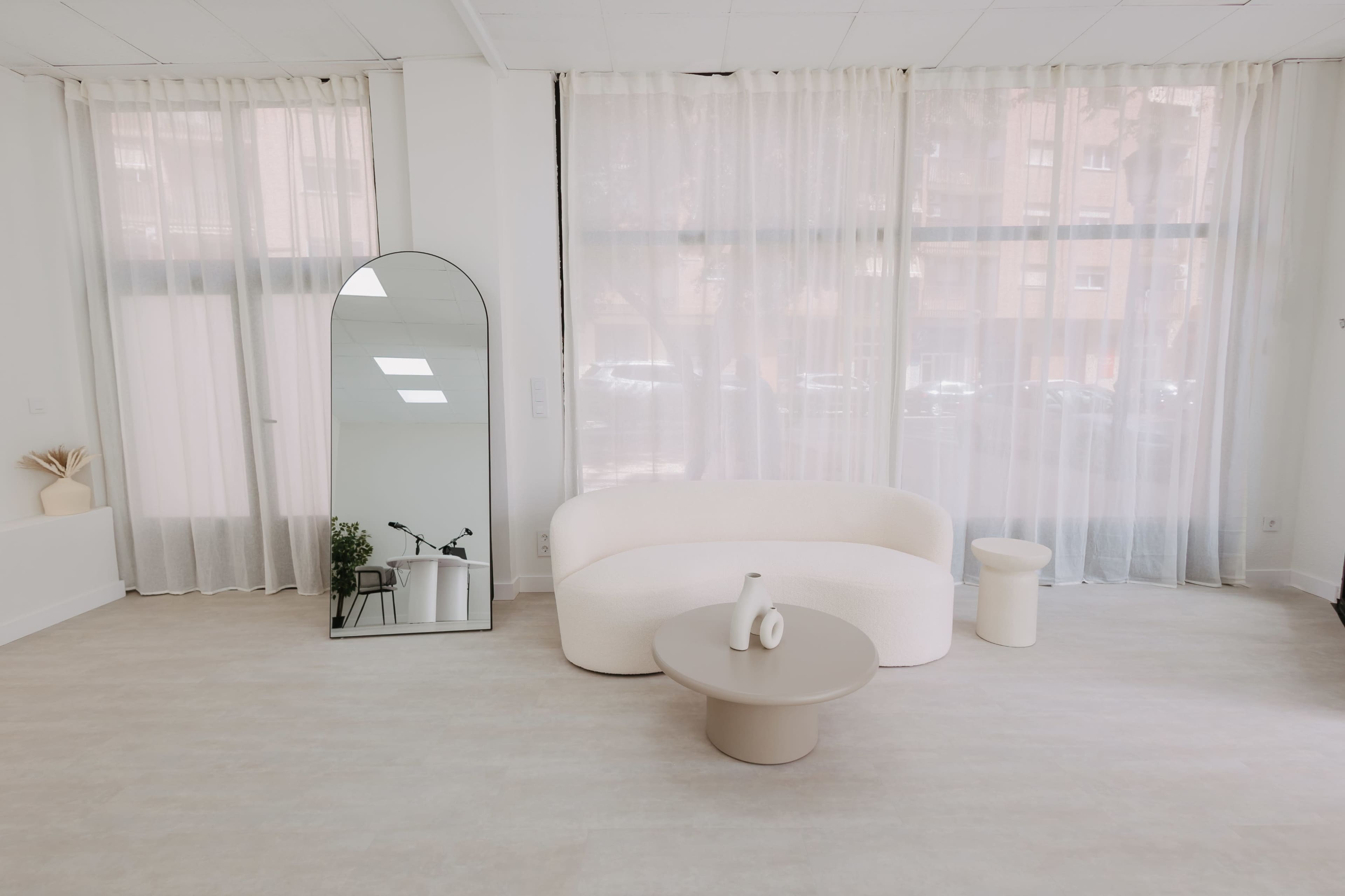 Estudio luminoso para creción de contenido, fotografía y podcast en Valencia Image in Patraix, Valencia, V