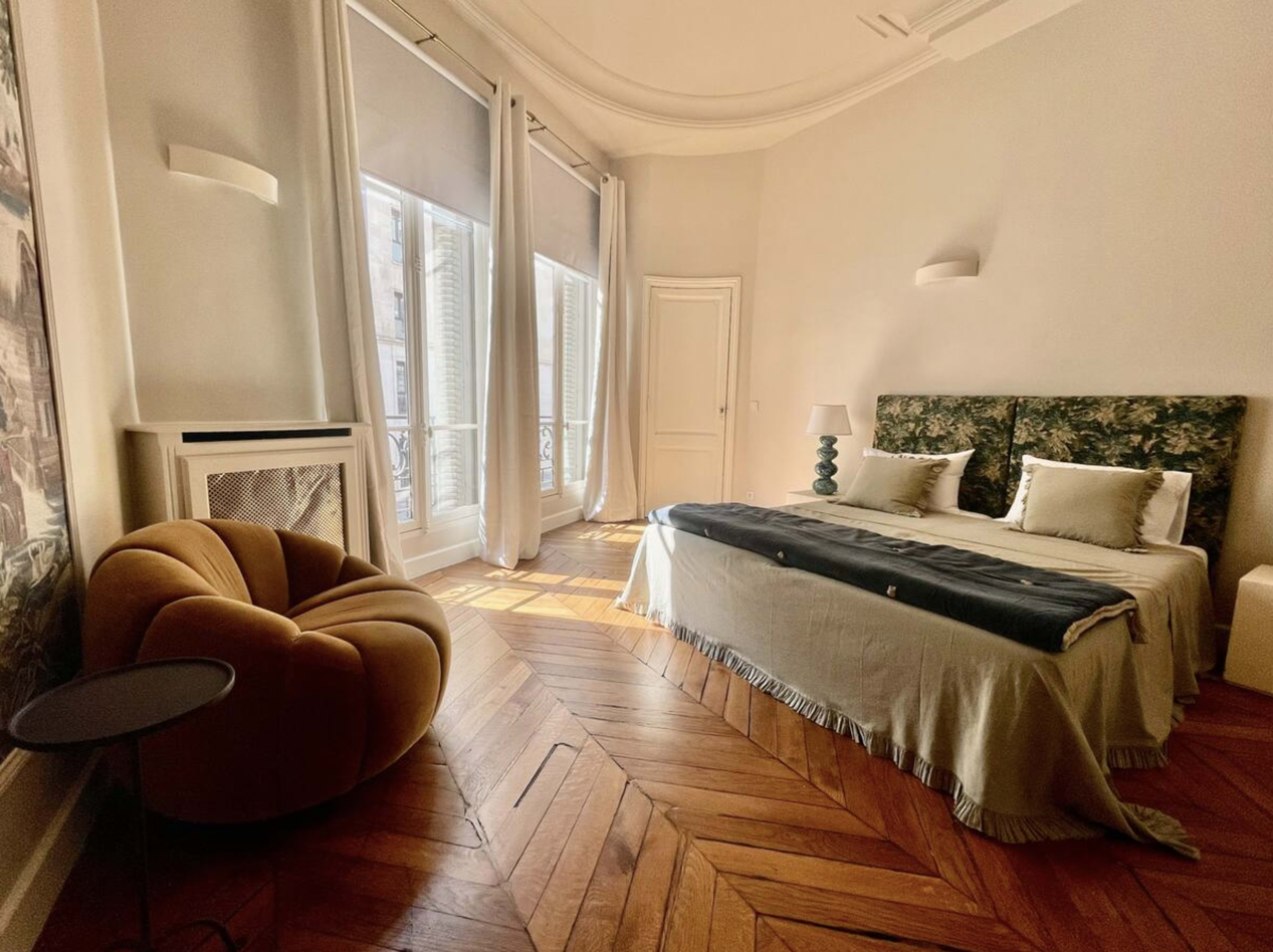 Bright, Elegant & Versatile Space for Photoshoots, Events, and Pop-Up Shops Image in Sentier, Paris, 
