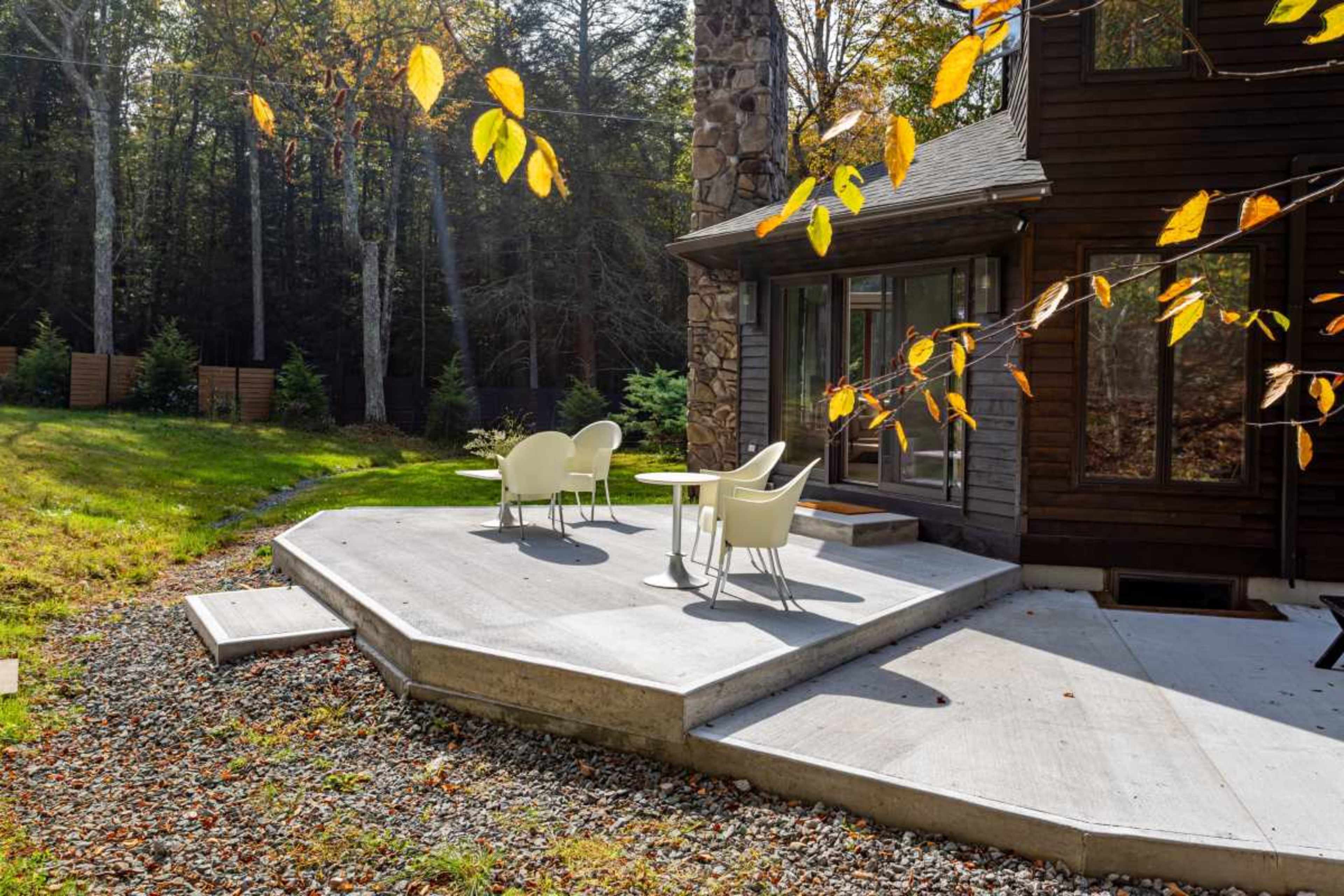 Catskills Contemporary on the edge of a mature forest Image in Callicoon, Jeffersonville, NY