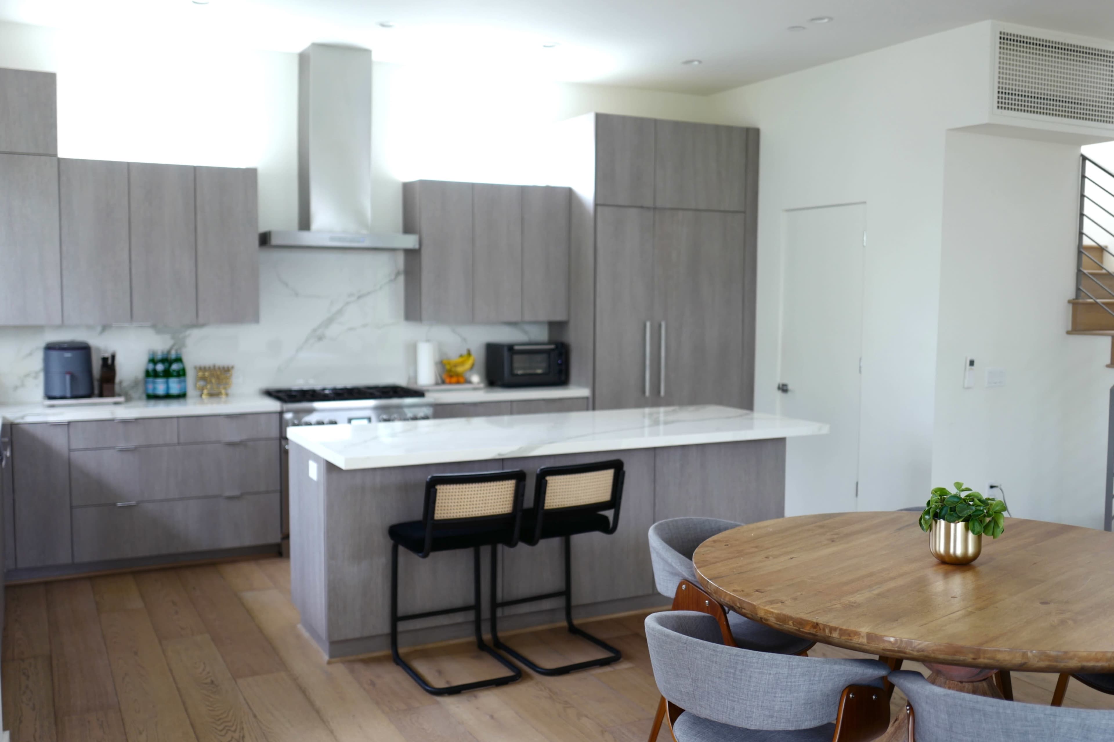 Contemporary Culver City Home with Chef’s Kitchen – Perfect for Filming and Content Creation Image in Carlson Park, Culver City, CA