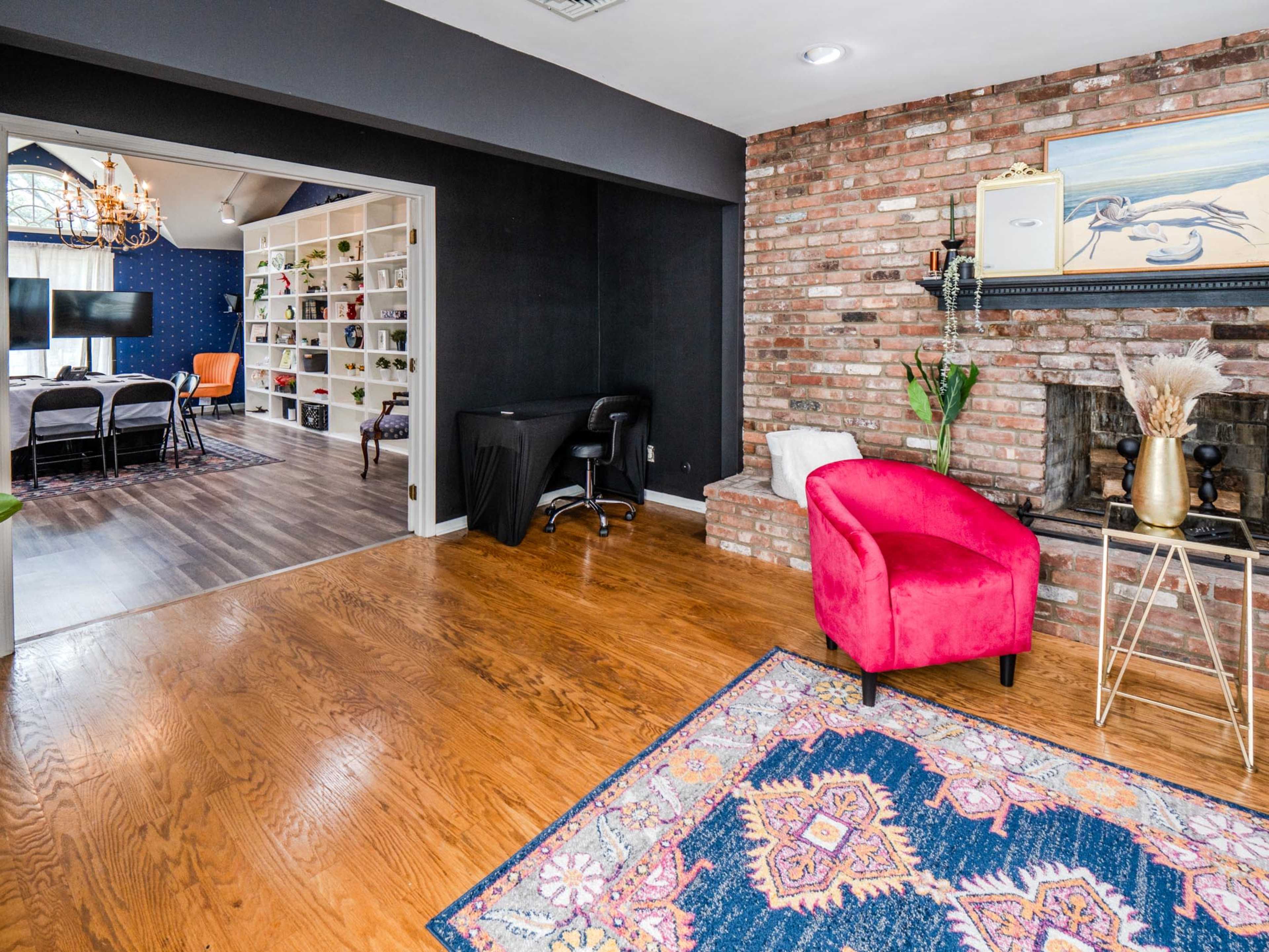 Modern Open Concept Library with Backdrops Image in Randolph, Randolph, NJ