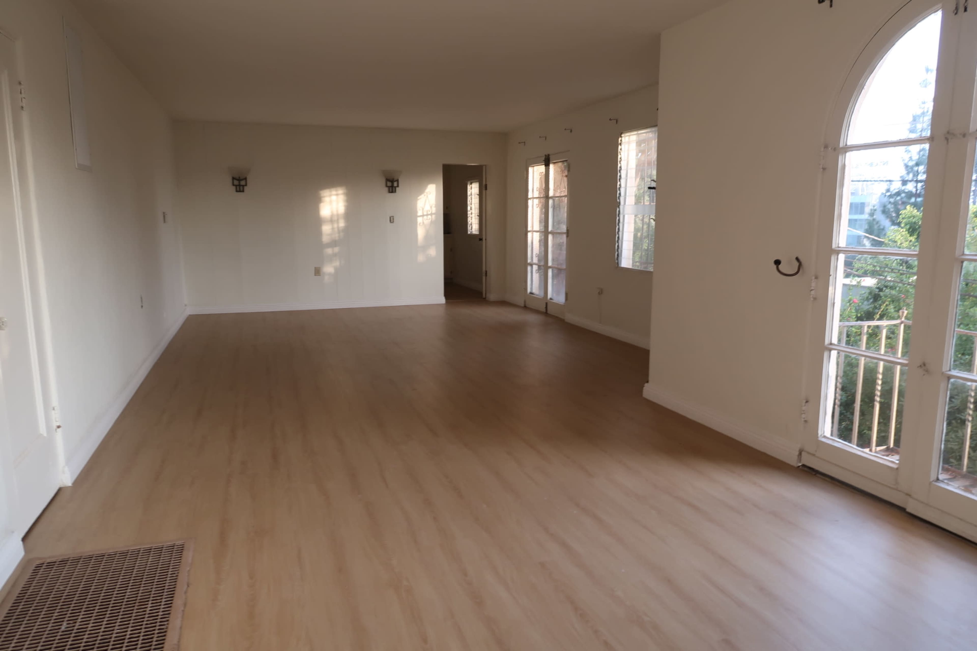 Hollywood Hills Blank Slate Space Image in Central LA, Los Angeles, CA