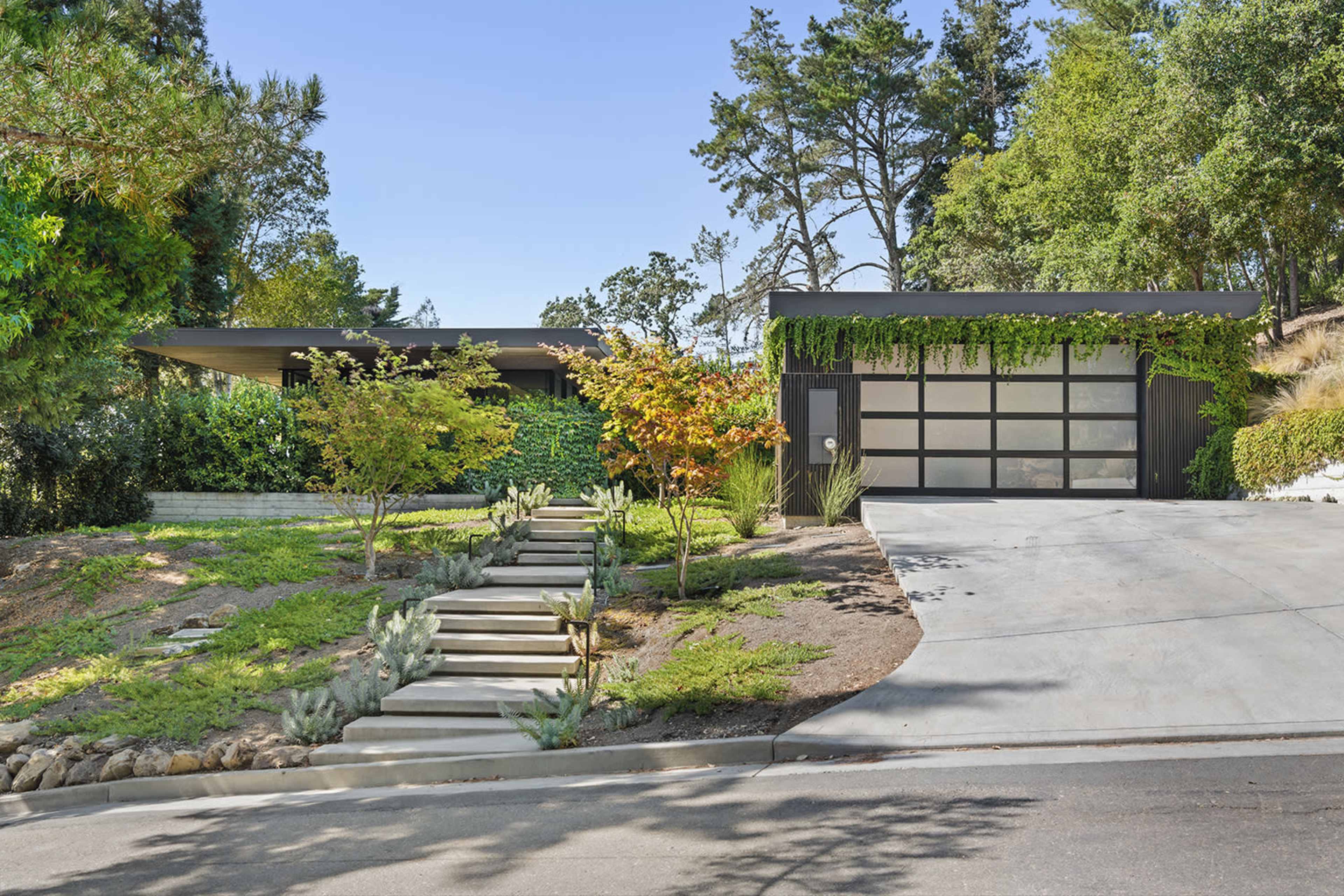 Modern glass tree house Image in Healdsburg, Healdsburg, CA
