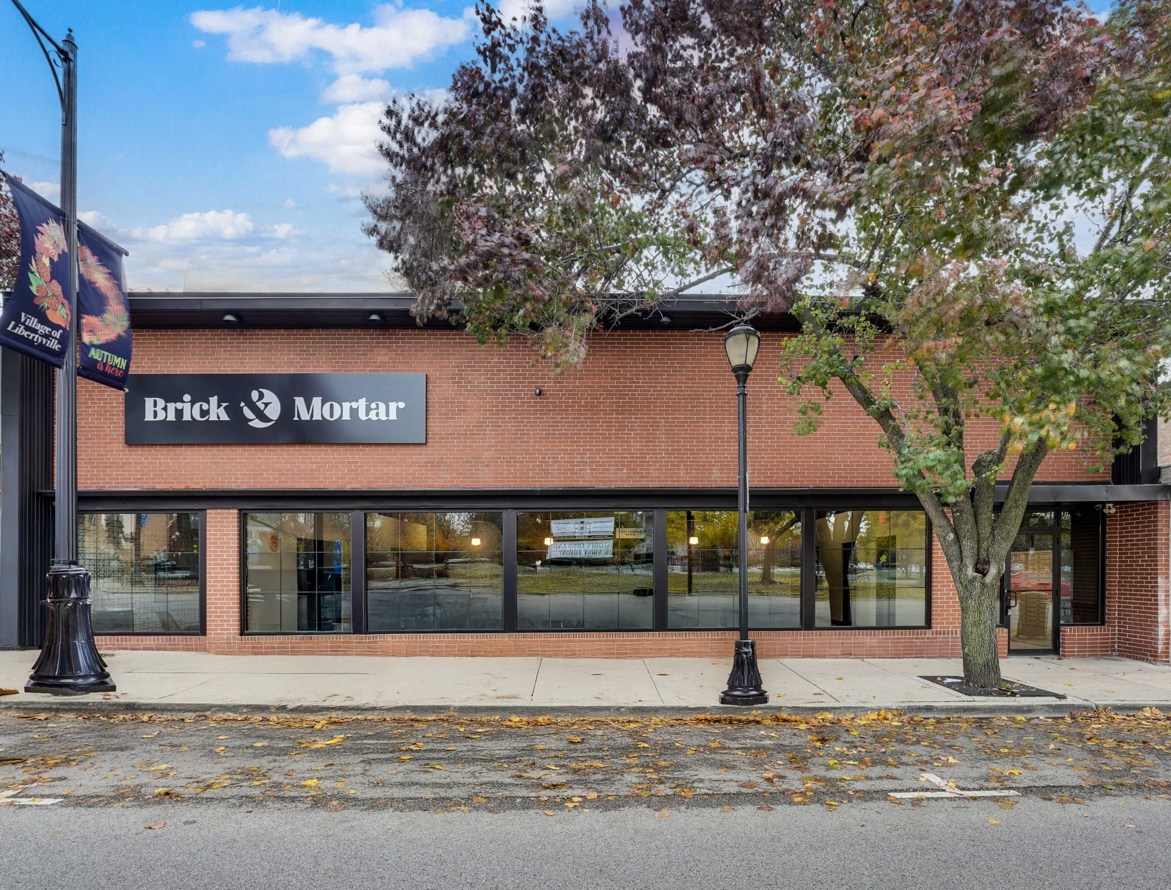 CLASSY MODERN 4-PERSON HUDDLE ROOM in downtown Libetyville Image in Libertyville Township, Libertyville, IL