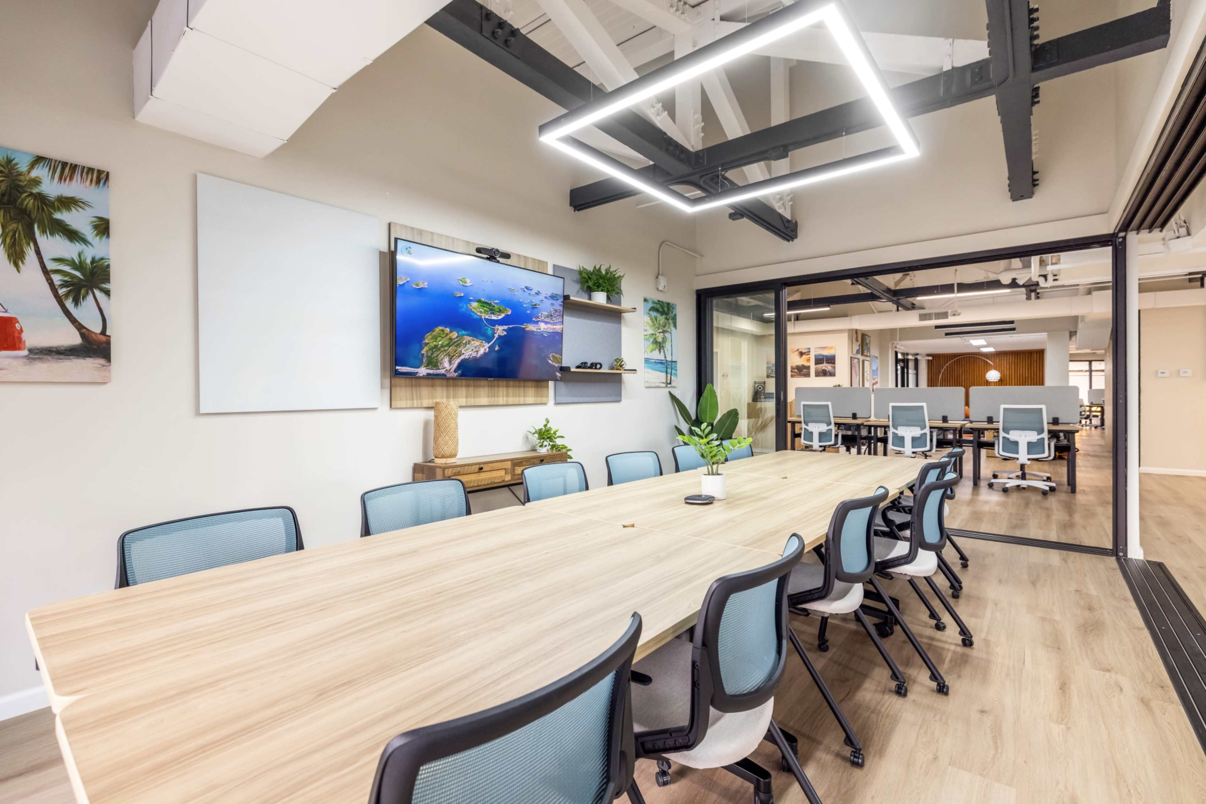 20-Person Professional Conference Room Image in Waikiki, Honolulu, HI