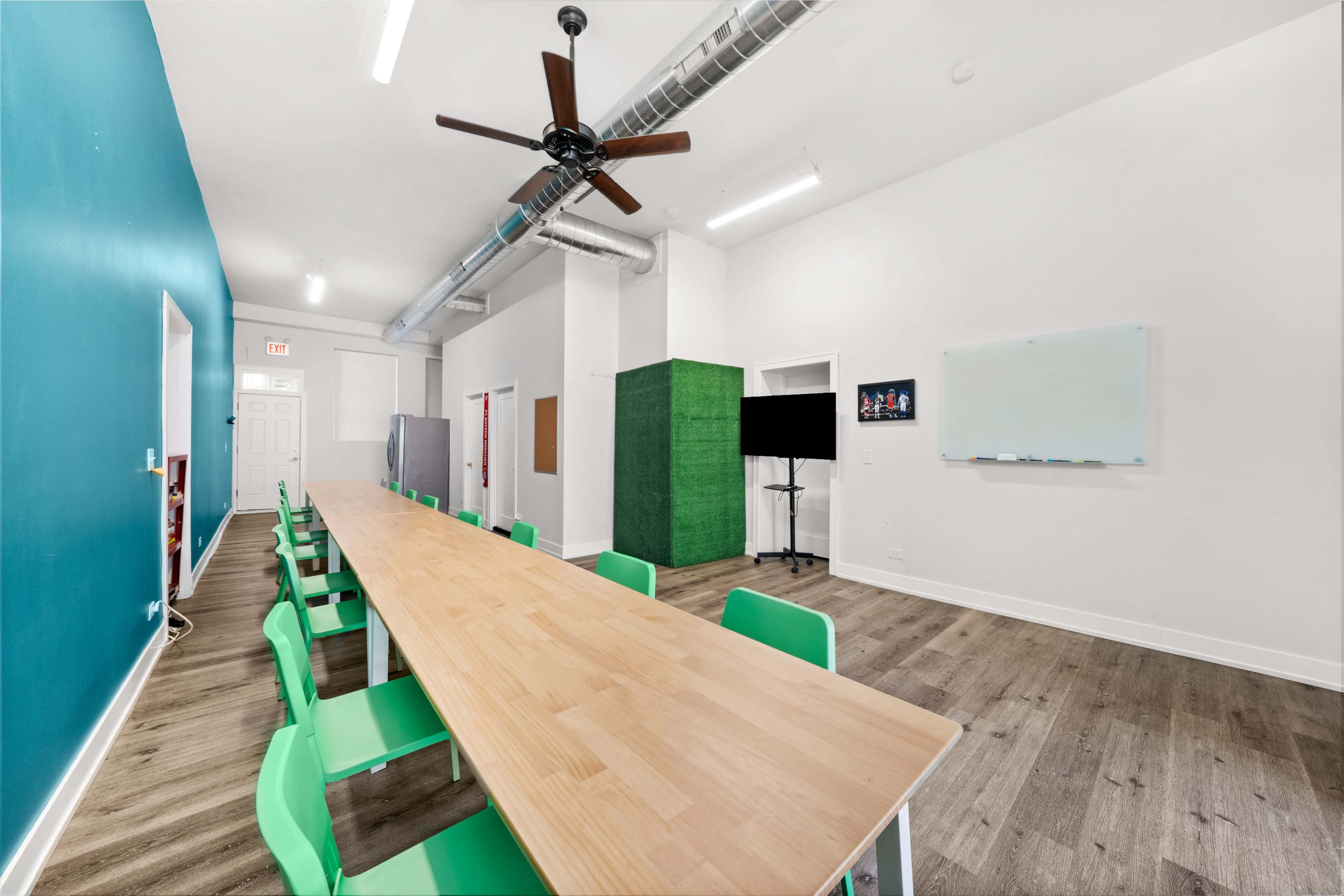 Trendy Space Perfect for Meetings, Events & Seminars Image in Albany Park, Chicago, IL