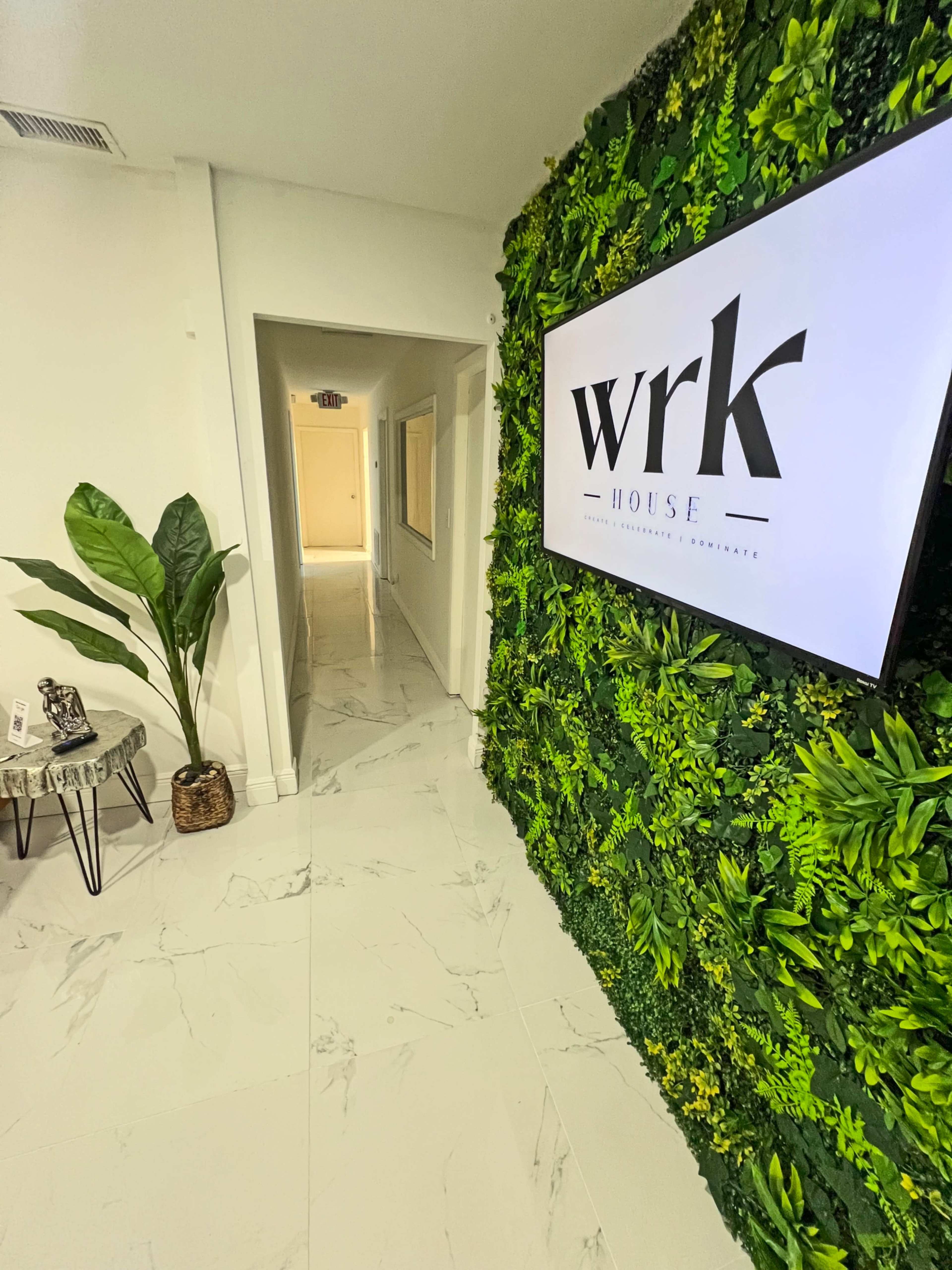 Modern Luxe Blank Canvas Image in Plantation, Plantation, FL